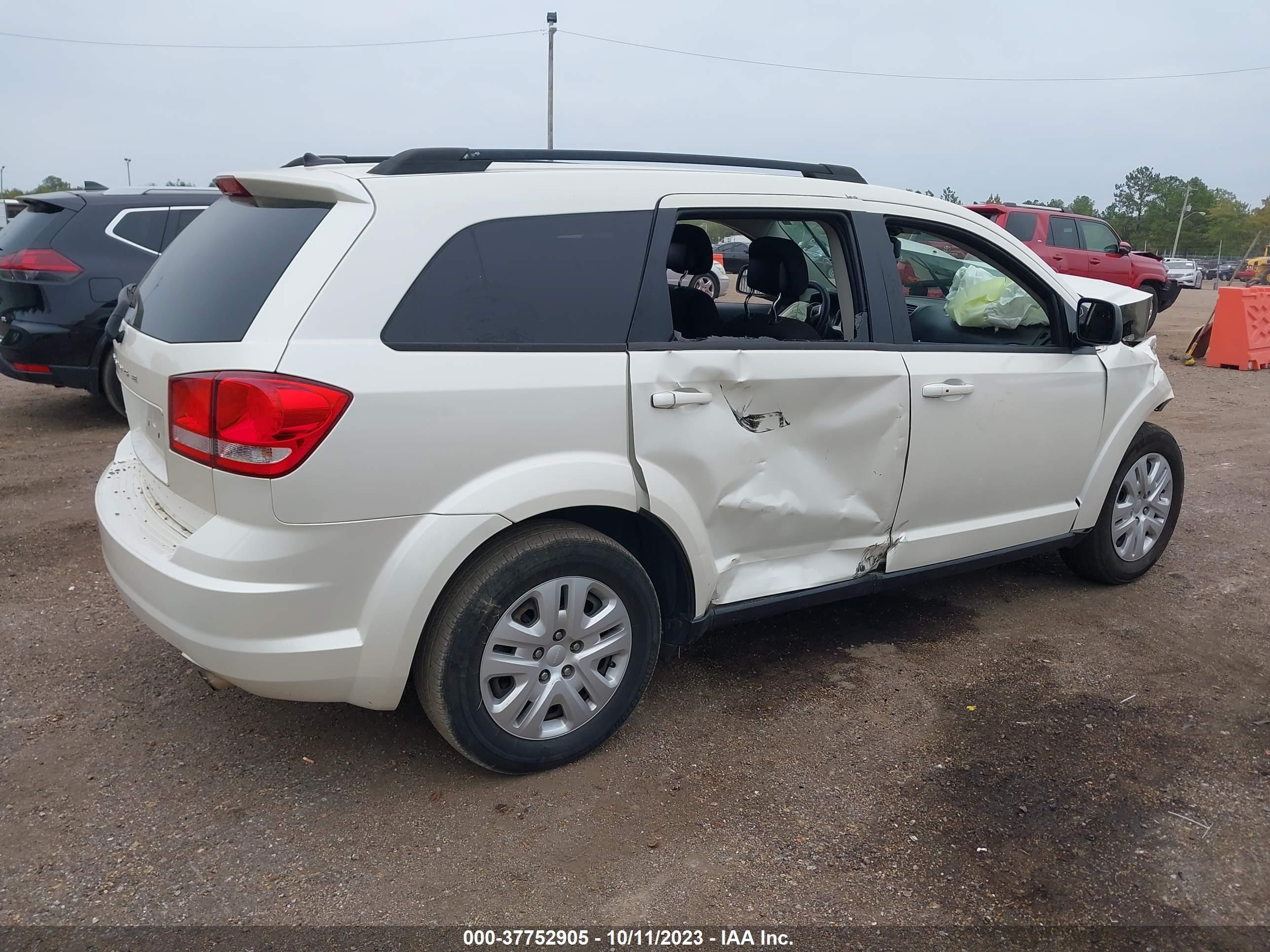 Photo 3 VIN: 3C4PDCABXFT608284 - DODGE JOURNEY 