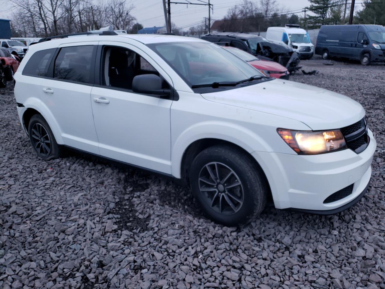 Photo 3 VIN: 3C4PDCABXHT629915 - DODGE JOURNEY 