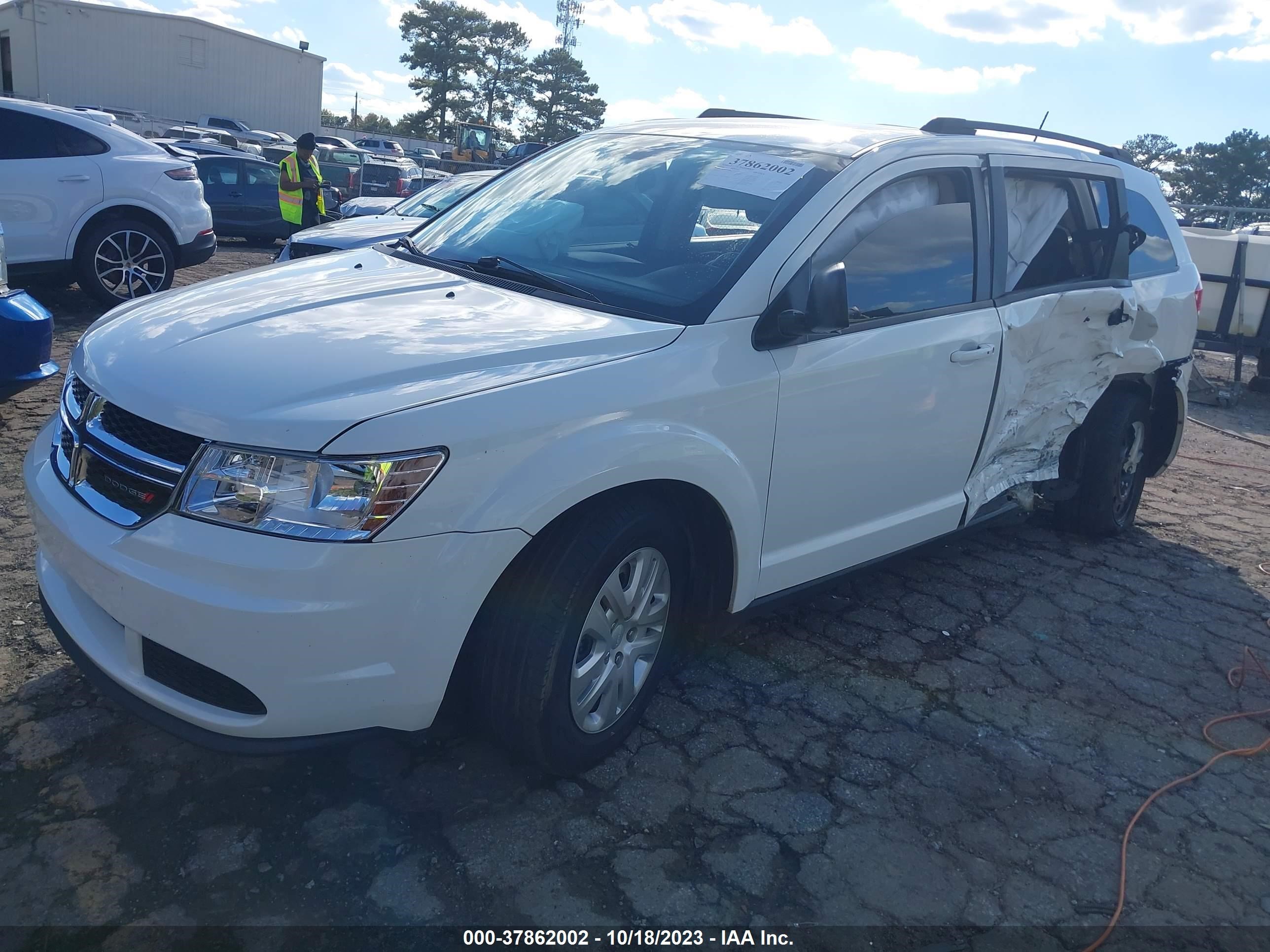 Photo 1 VIN: 3C4PDCABXJT183450 - DODGE JOURNEY 