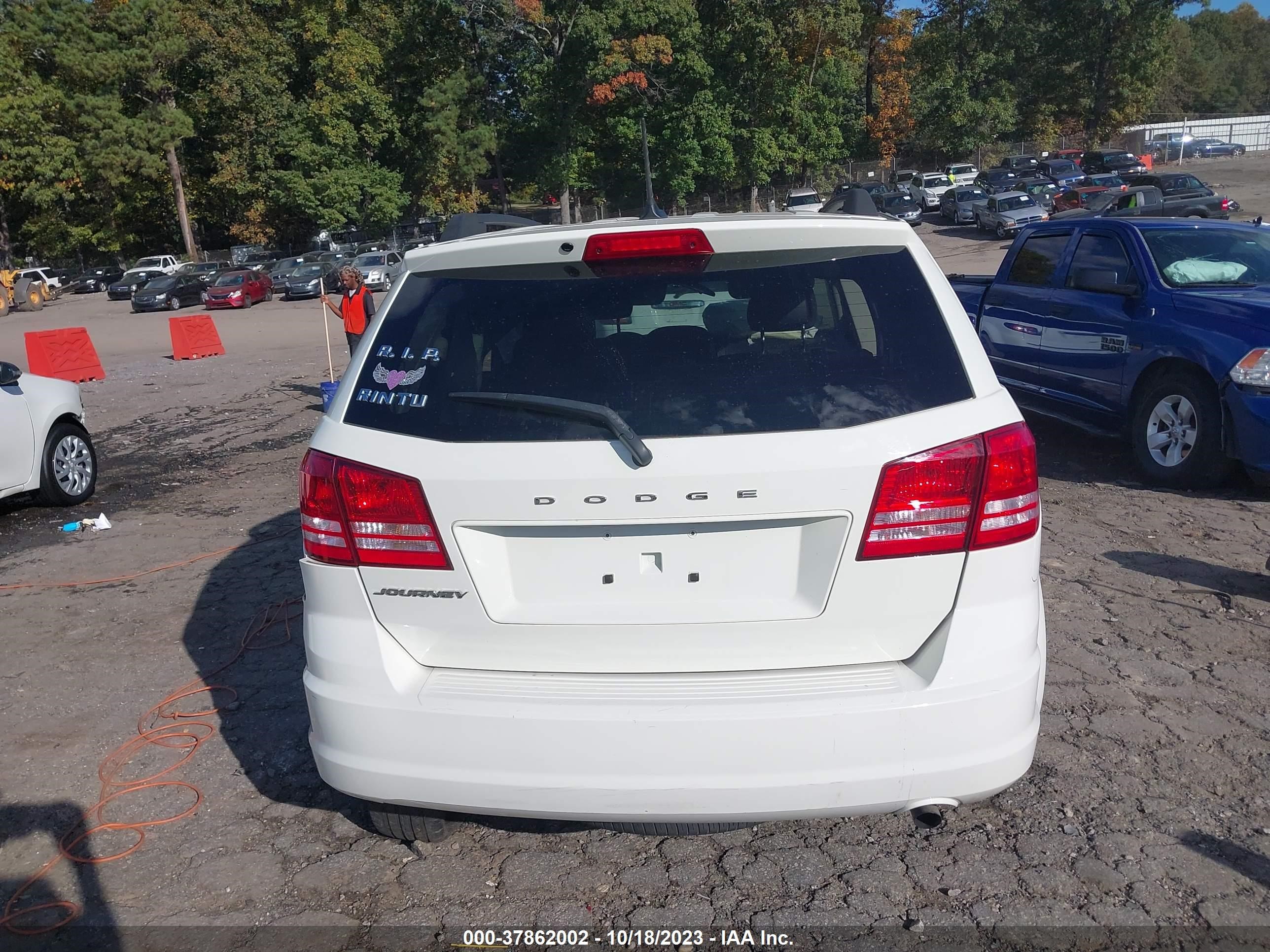 Photo 14 VIN: 3C4PDCABXJT183450 - DODGE JOURNEY 