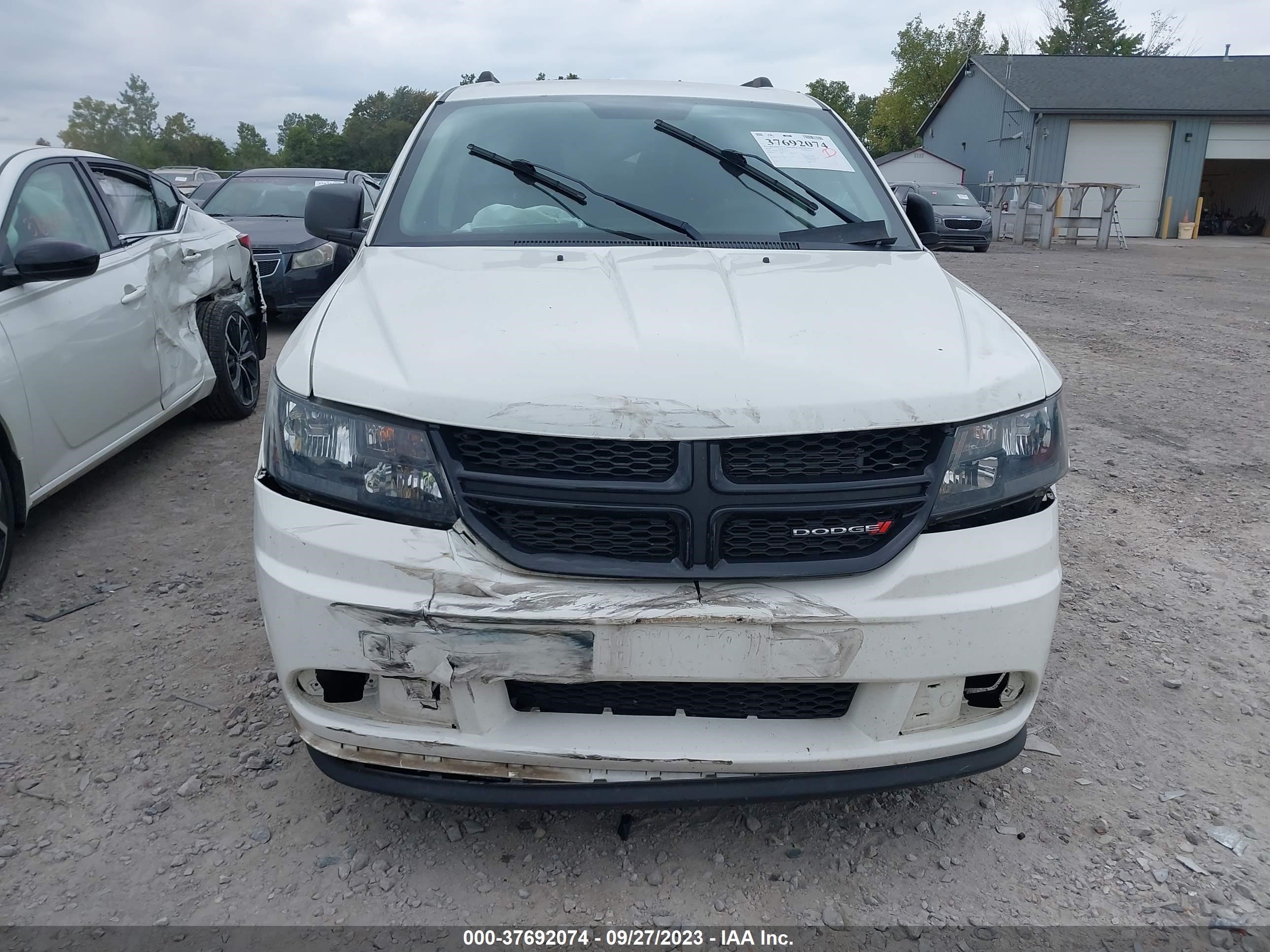 Photo 11 VIN: 3C4PDCABXJT195775 - DODGE JOURNEY 