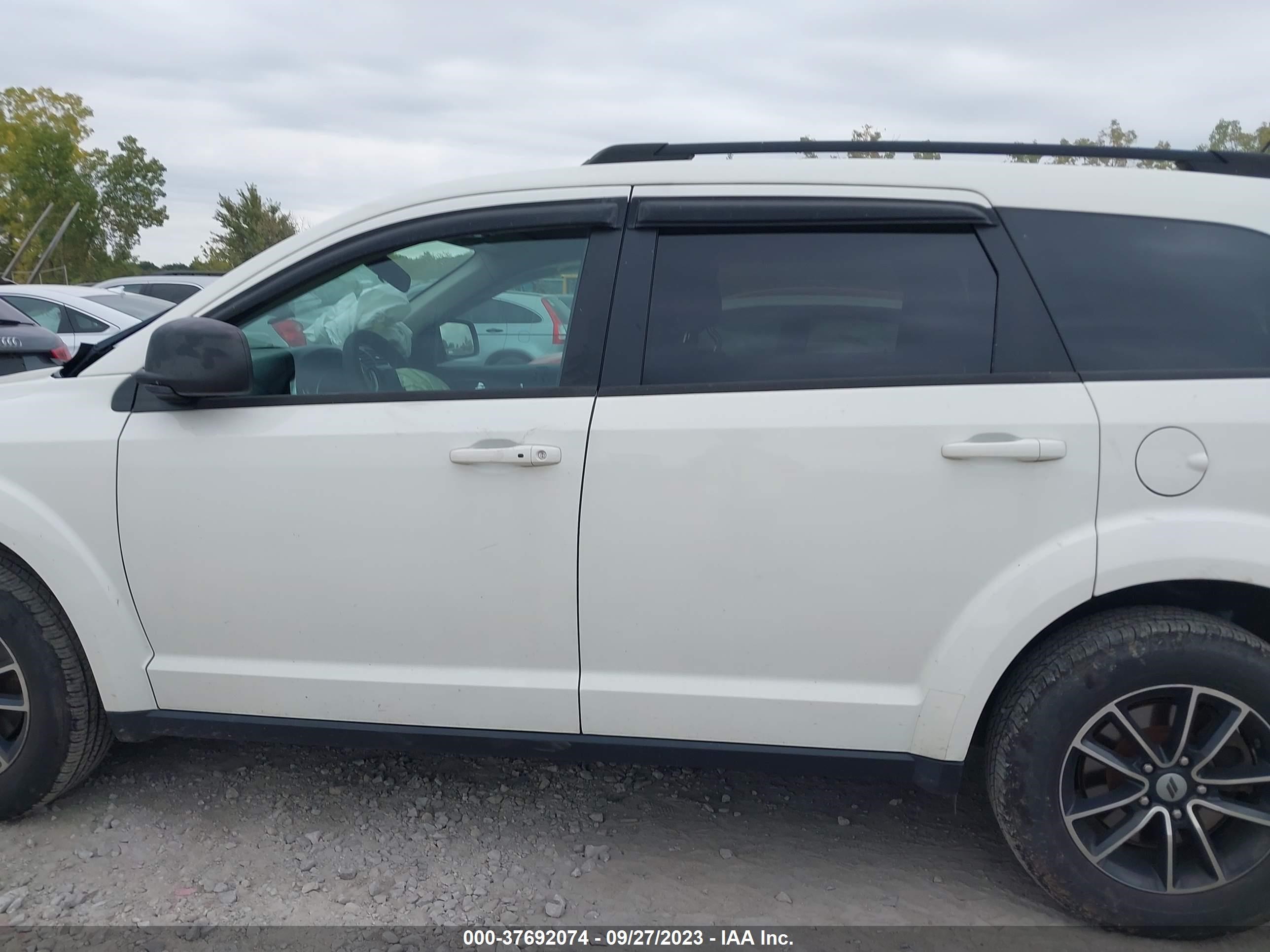 Photo 13 VIN: 3C4PDCABXJT195775 - DODGE JOURNEY 