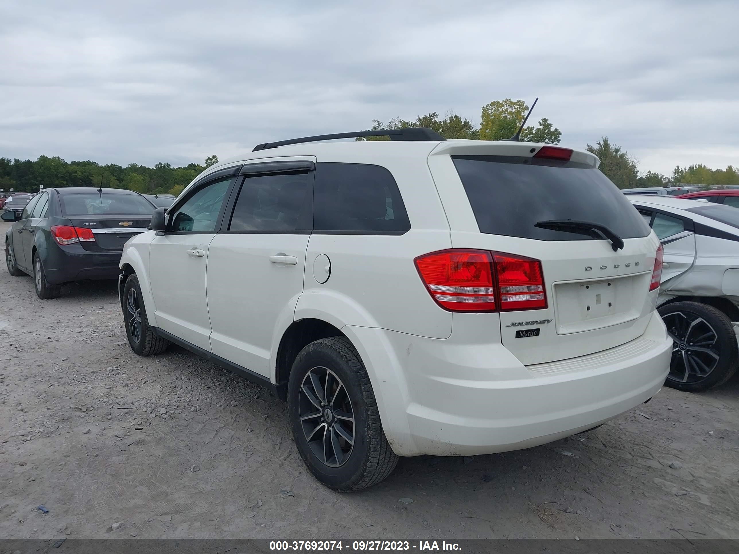 Photo 2 VIN: 3C4PDCABXJT195775 - DODGE JOURNEY 