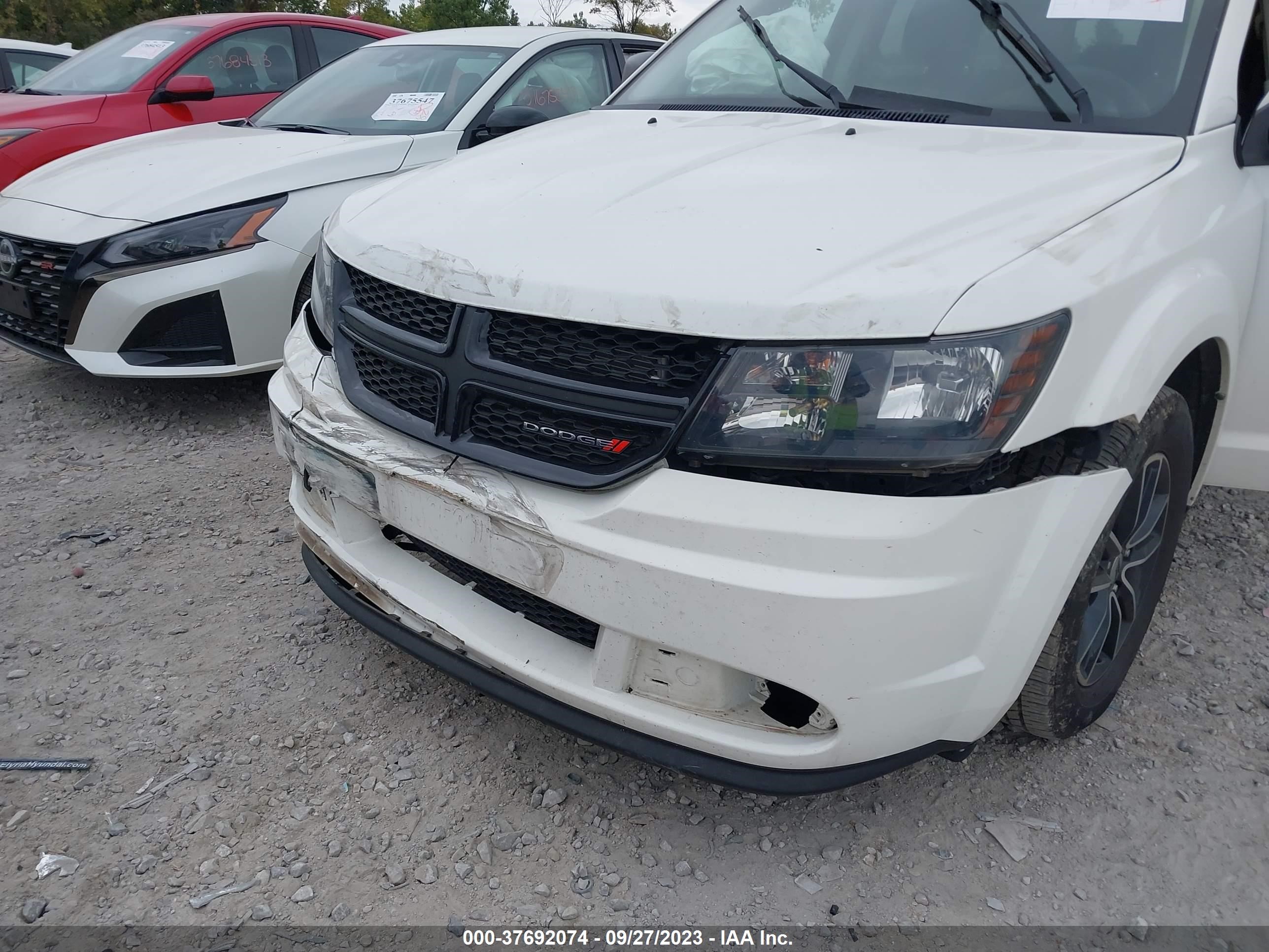 Photo 5 VIN: 3C4PDCABXJT195775 - DODGE JOURNEY 