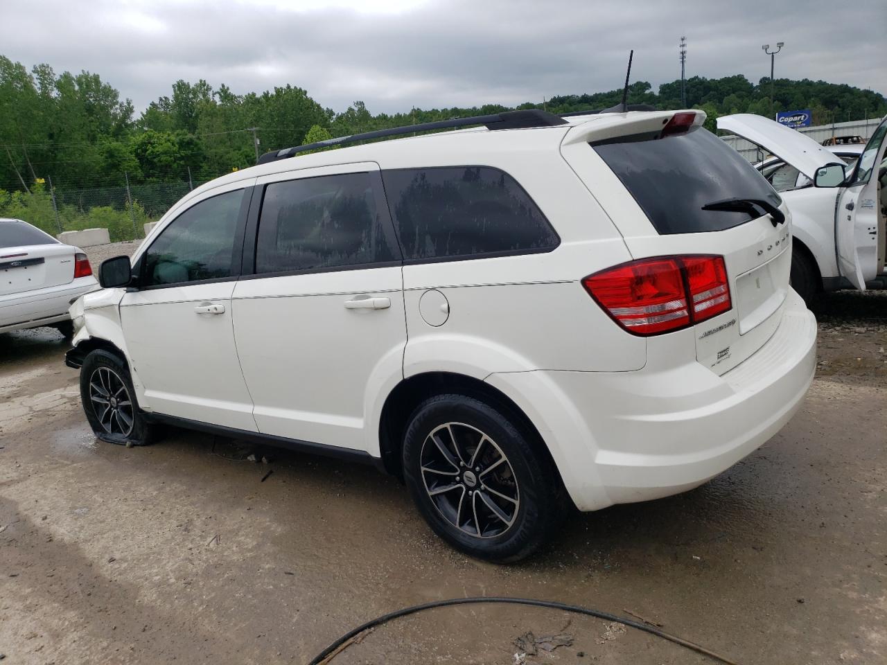 Photo 1 VIN: 3C4PDCABXJT497888 - DODGE JOURNEY 