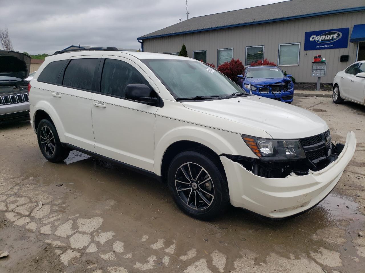 Photo 3 VIN: 3C4PDCABXJT497888 - DODGE JOURNEY 