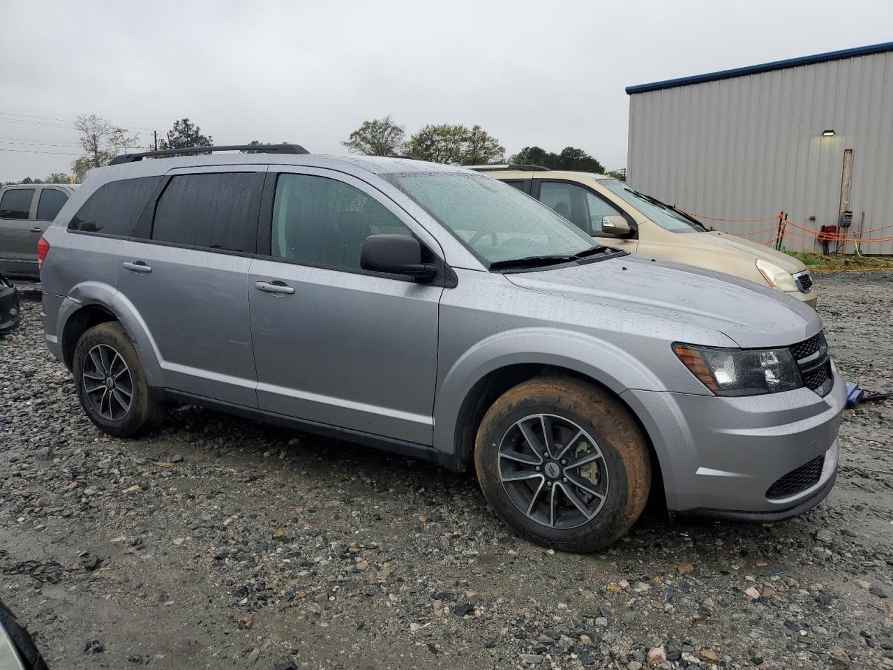 Photo 3 VIN: 3C4PDCABXJT528038 - DODGE JOURNEY 