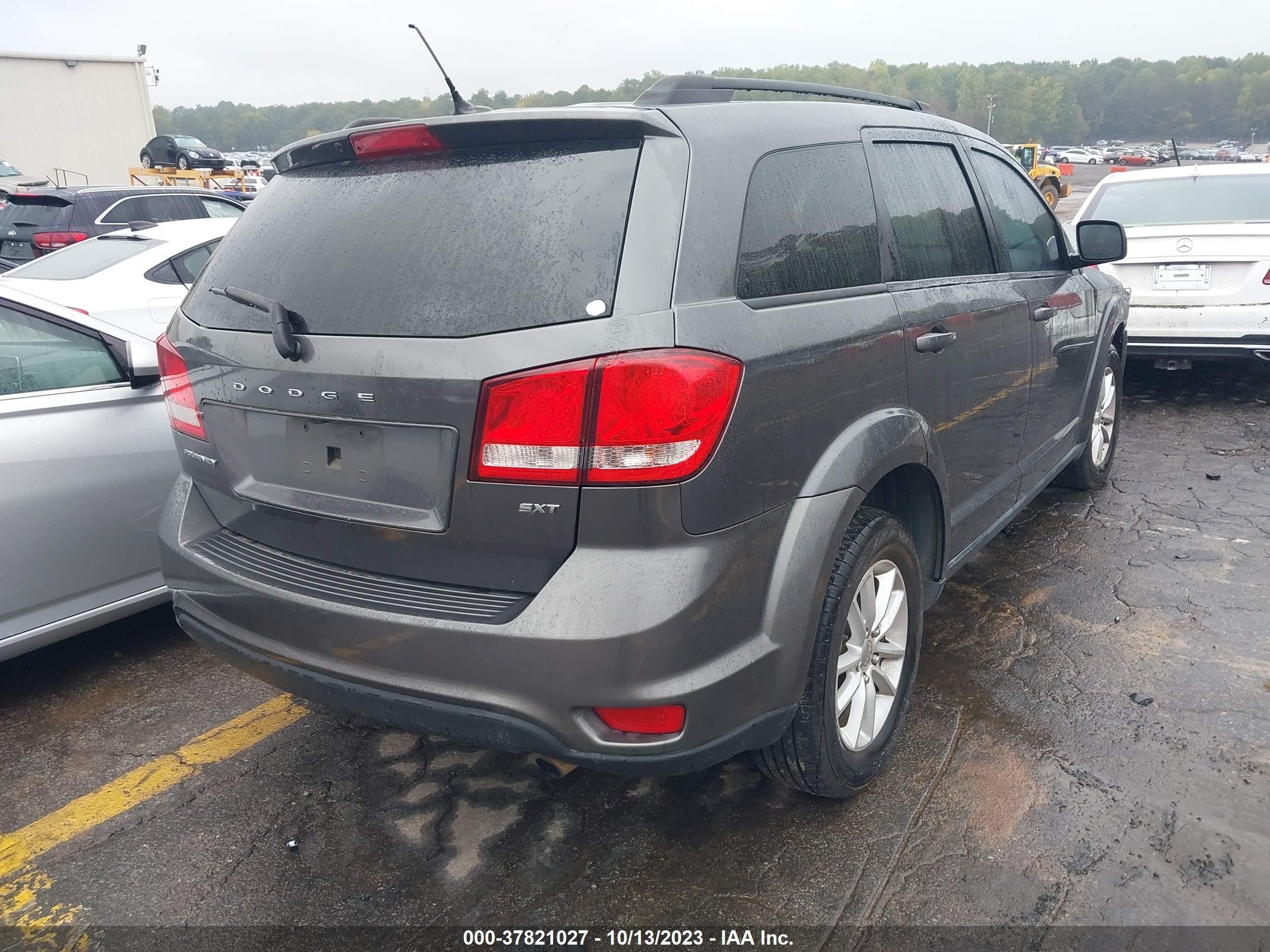 Photo 3 VIN: 3C4PDCBB0ET303812 - DODGE JOURNEY 