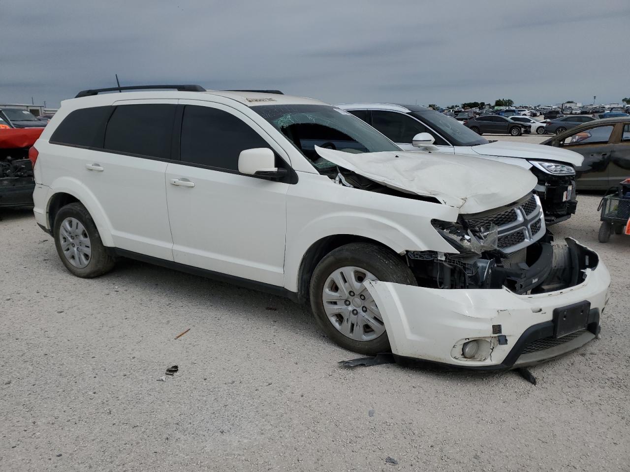 Photo 3 VIN: 3C4PDCBB0KT816246 - DODGE JOURNEY 