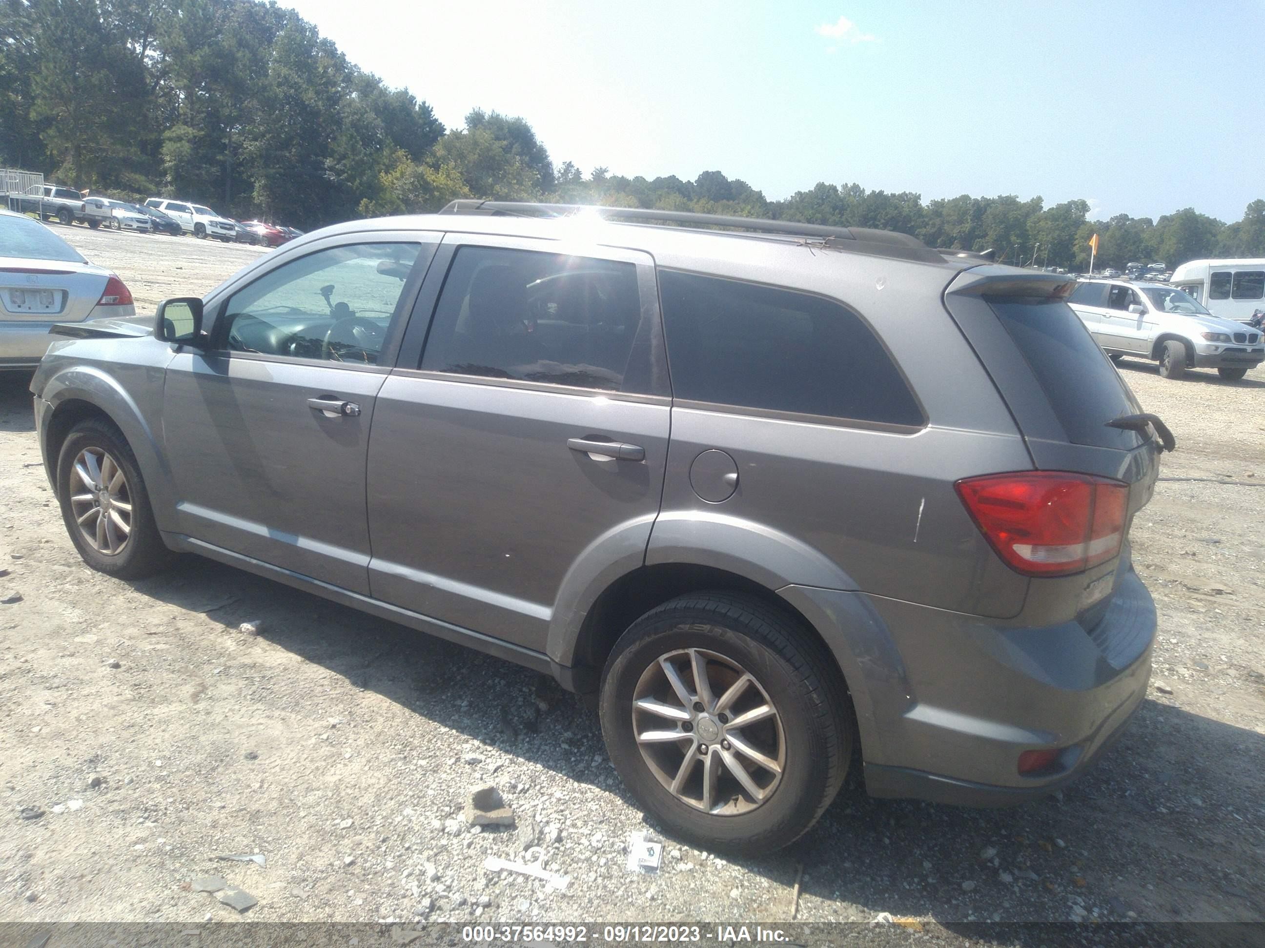 Photo 2 VIN: 3C4PDCBB2DT533494 - DODGE JOURNEY 