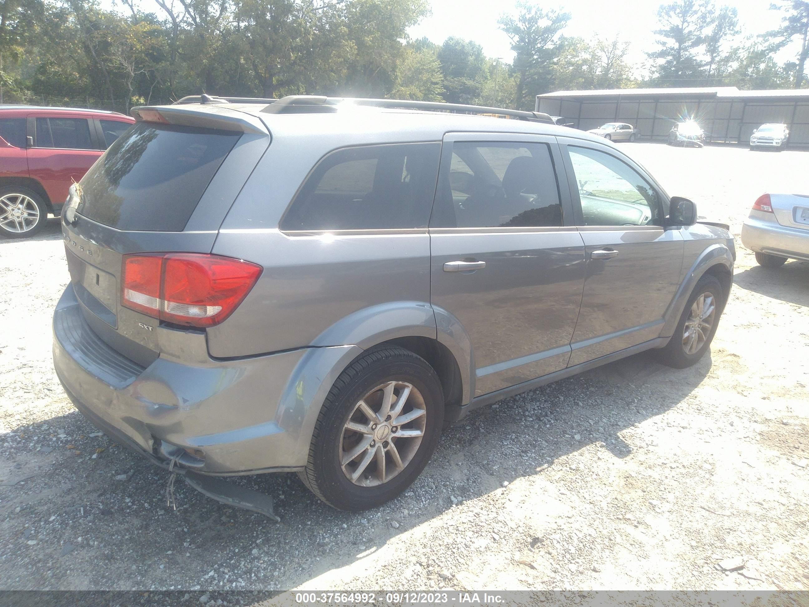 Photo 3 VIN: 3C4PDCBB2DT533494 - DODGE JOURNEY 