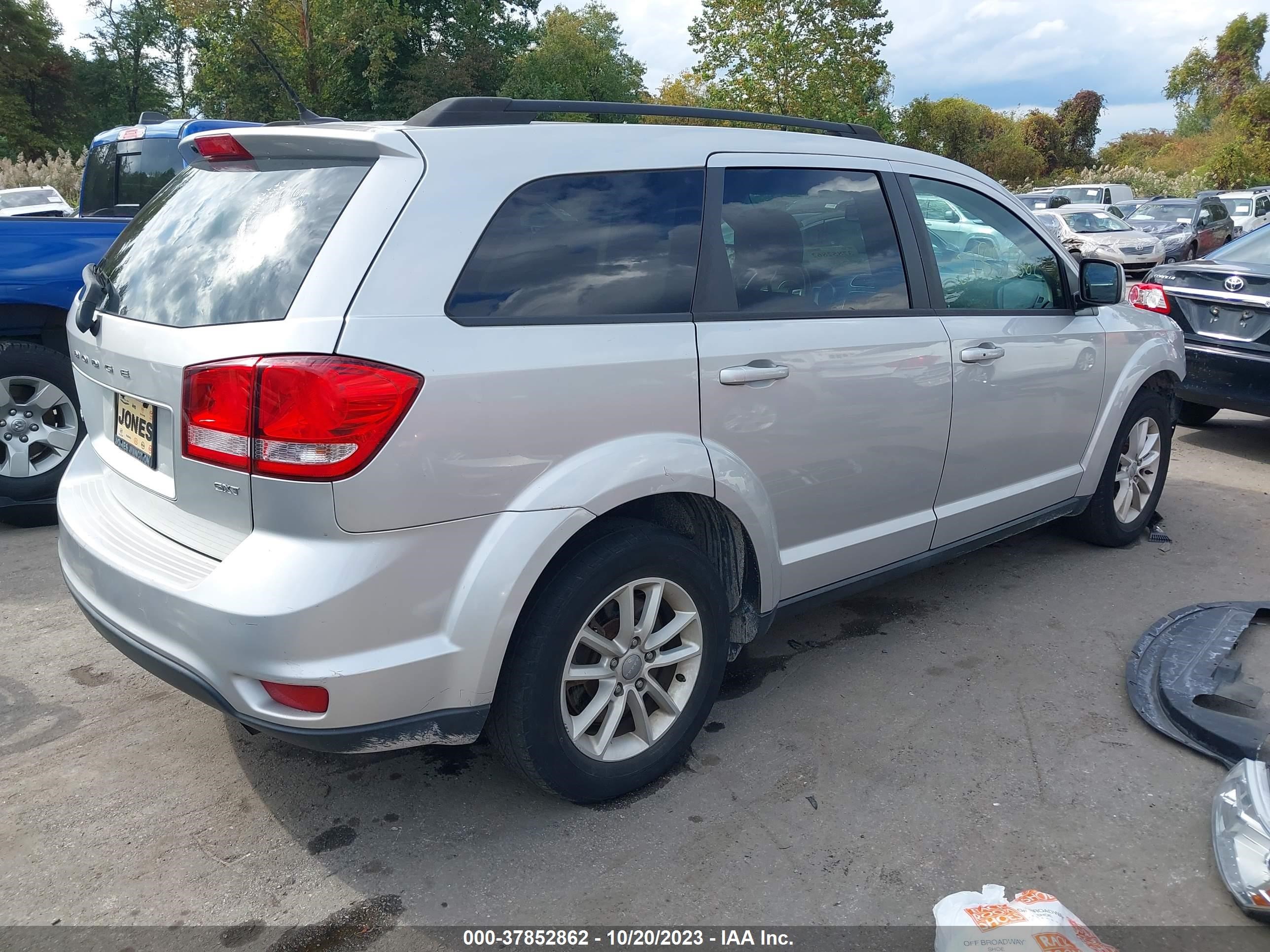 Photo 3 VIN: 3C4PDCBB3DT578783 - DODGE JOURNEY 