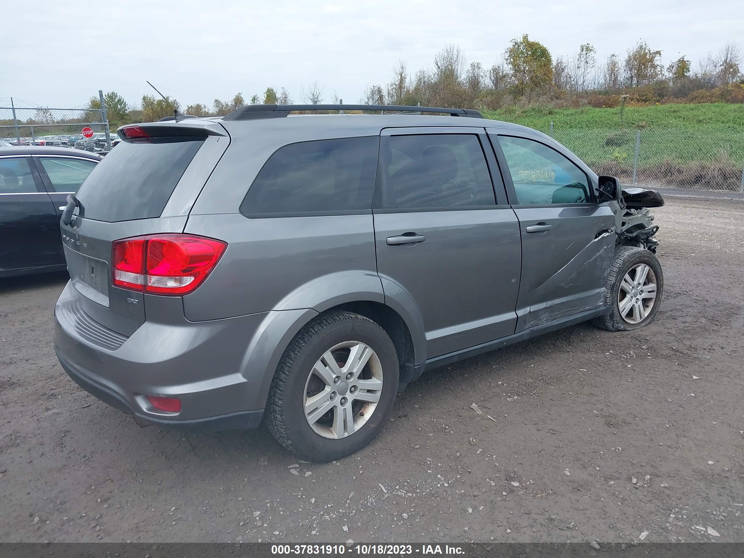 Photo 3 VIN: 3C4PDCBB5CT353828 - DODGE JOURNEY 