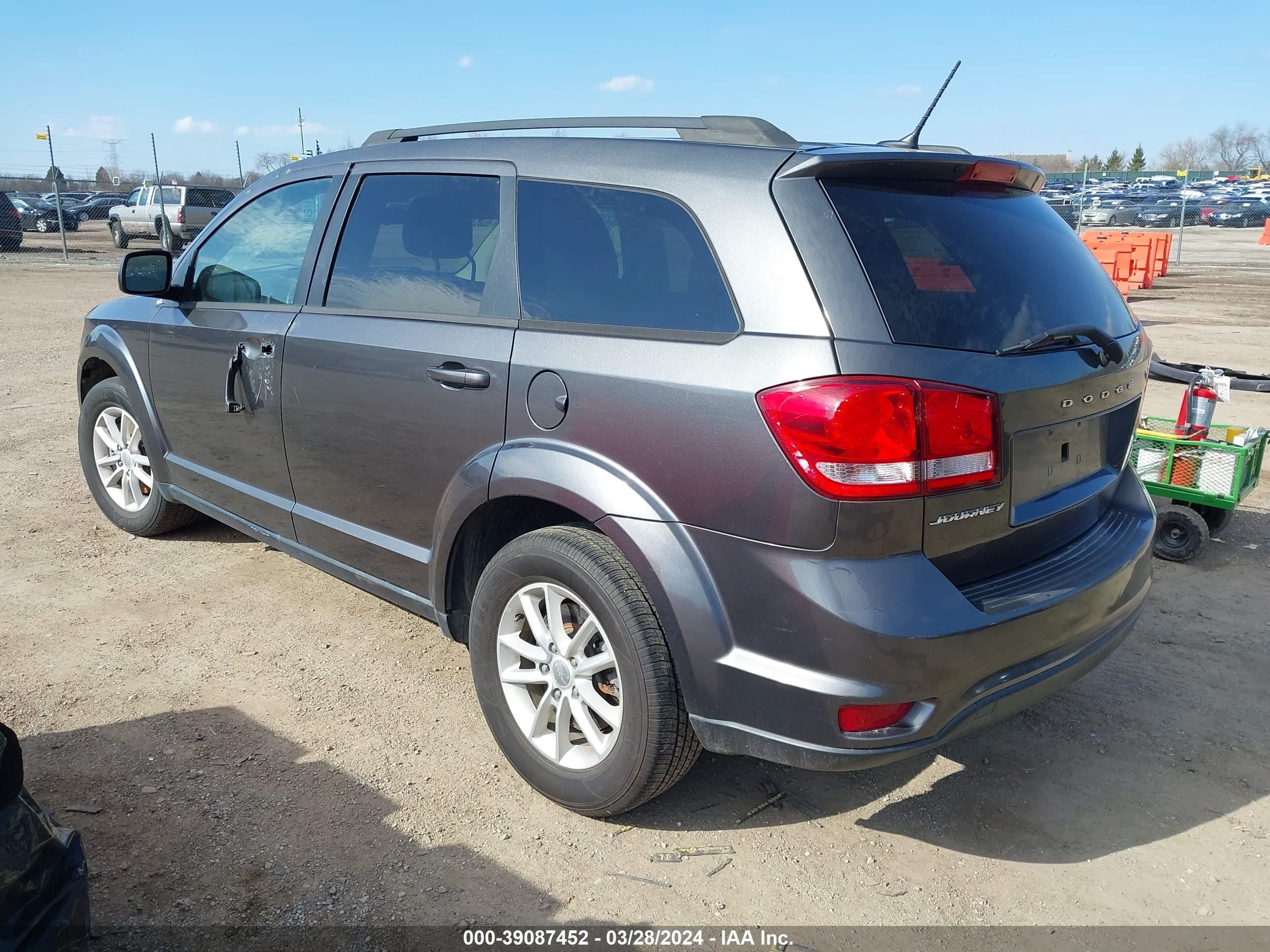 Photo 2 VIN: 3C4PDCBB7FT572469 - DODGE JOURNEY 