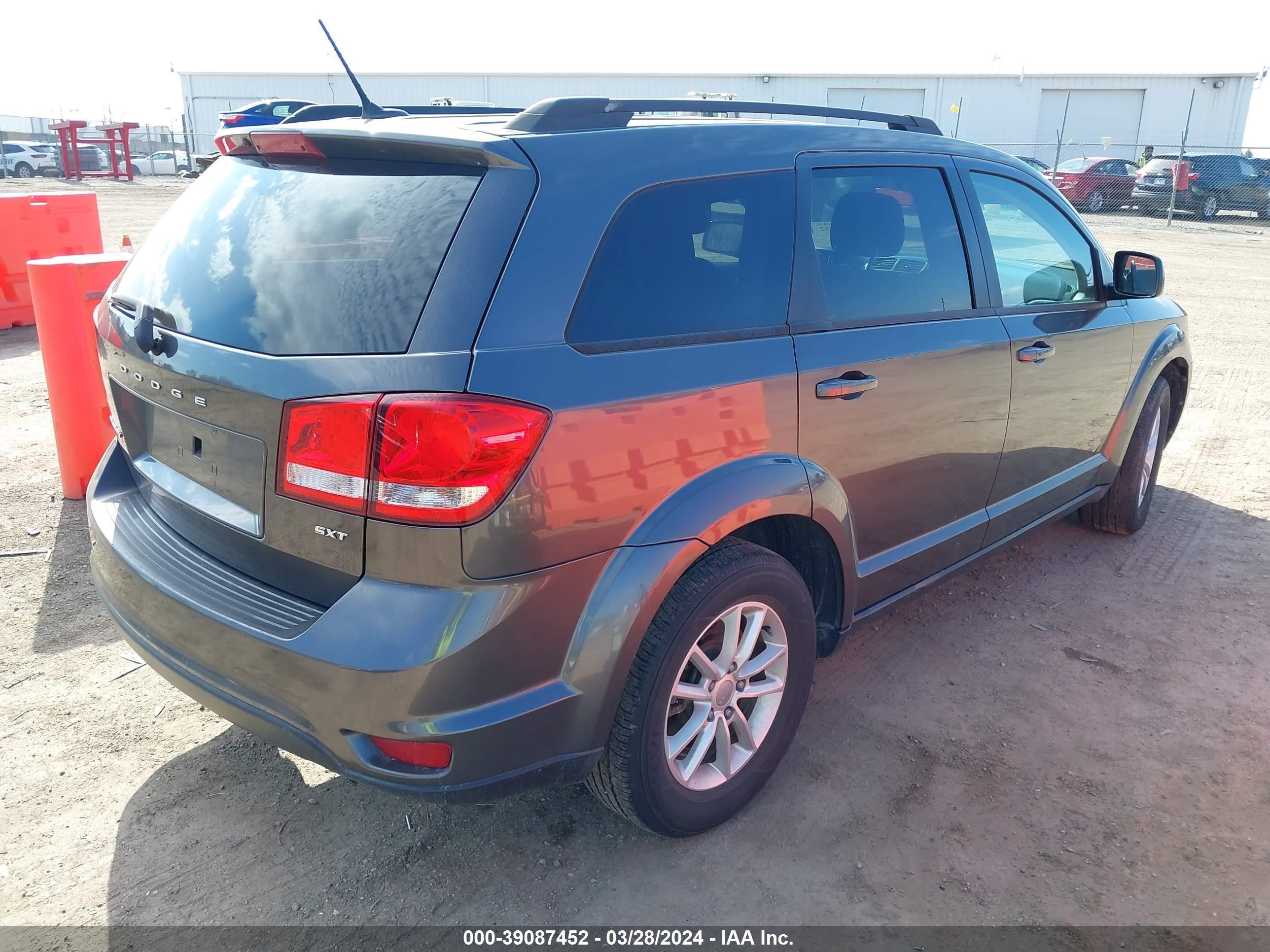 Photo 3 VIN: 3C4PDCBB7FT572469 - DODGE JOURNEY 