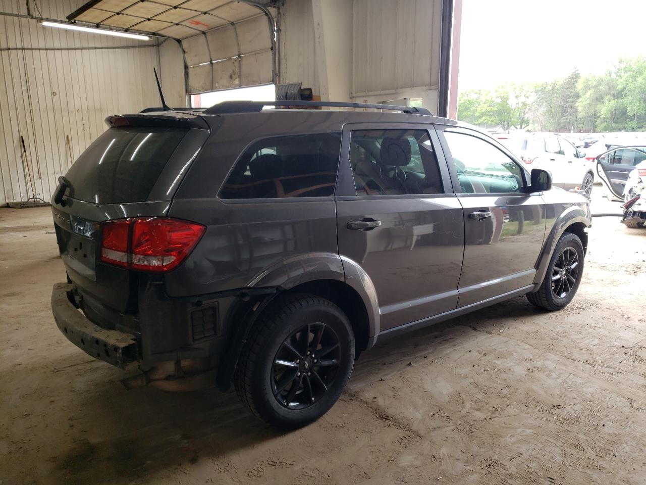 Photo 2 VIN: 3C4PDCBB7KT779034 - DODGE JOURNEY 