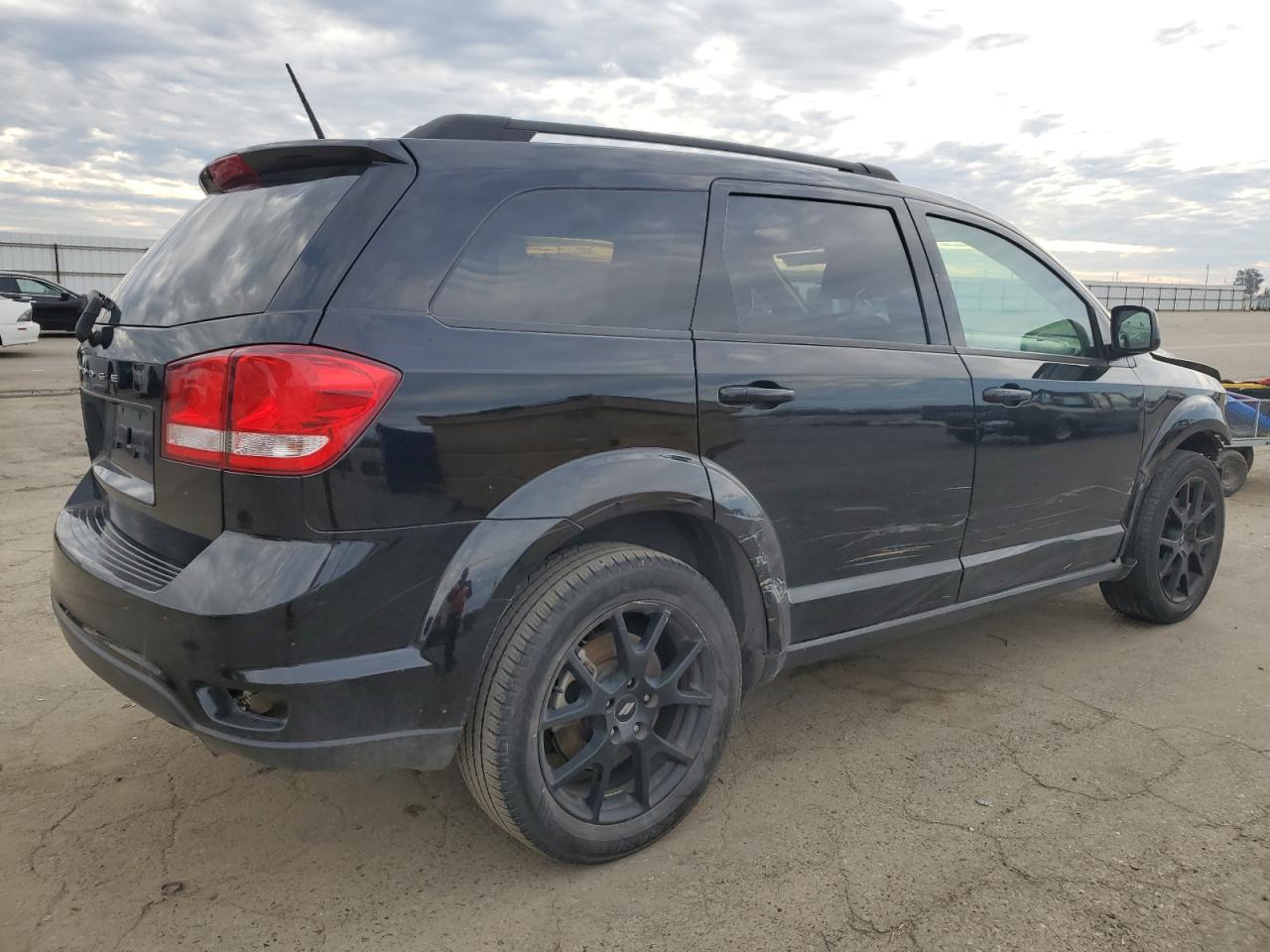 Photo 2 VIN: 3C4PDCBB7KT875052 - DODGE JOURNEY 