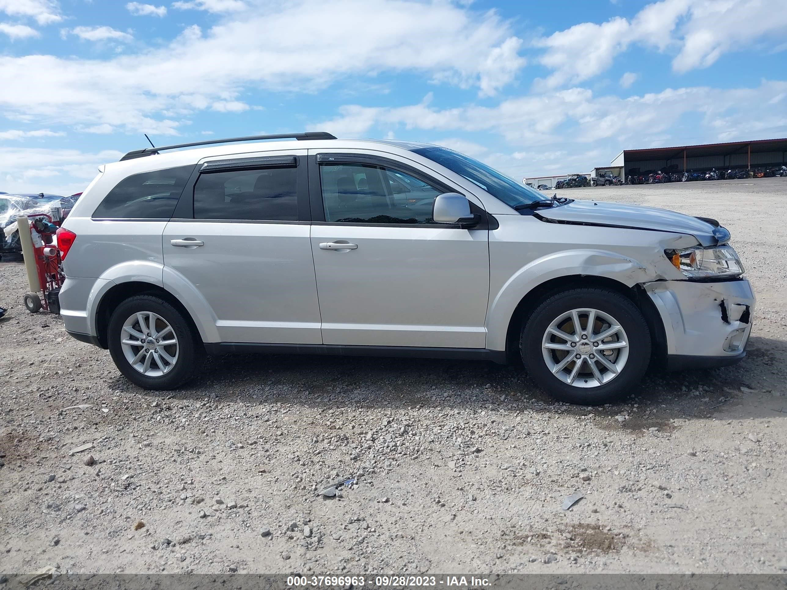 Photo 12 VIN: 3C4PDCBB8ET303511 - DODGE JOURNEY 