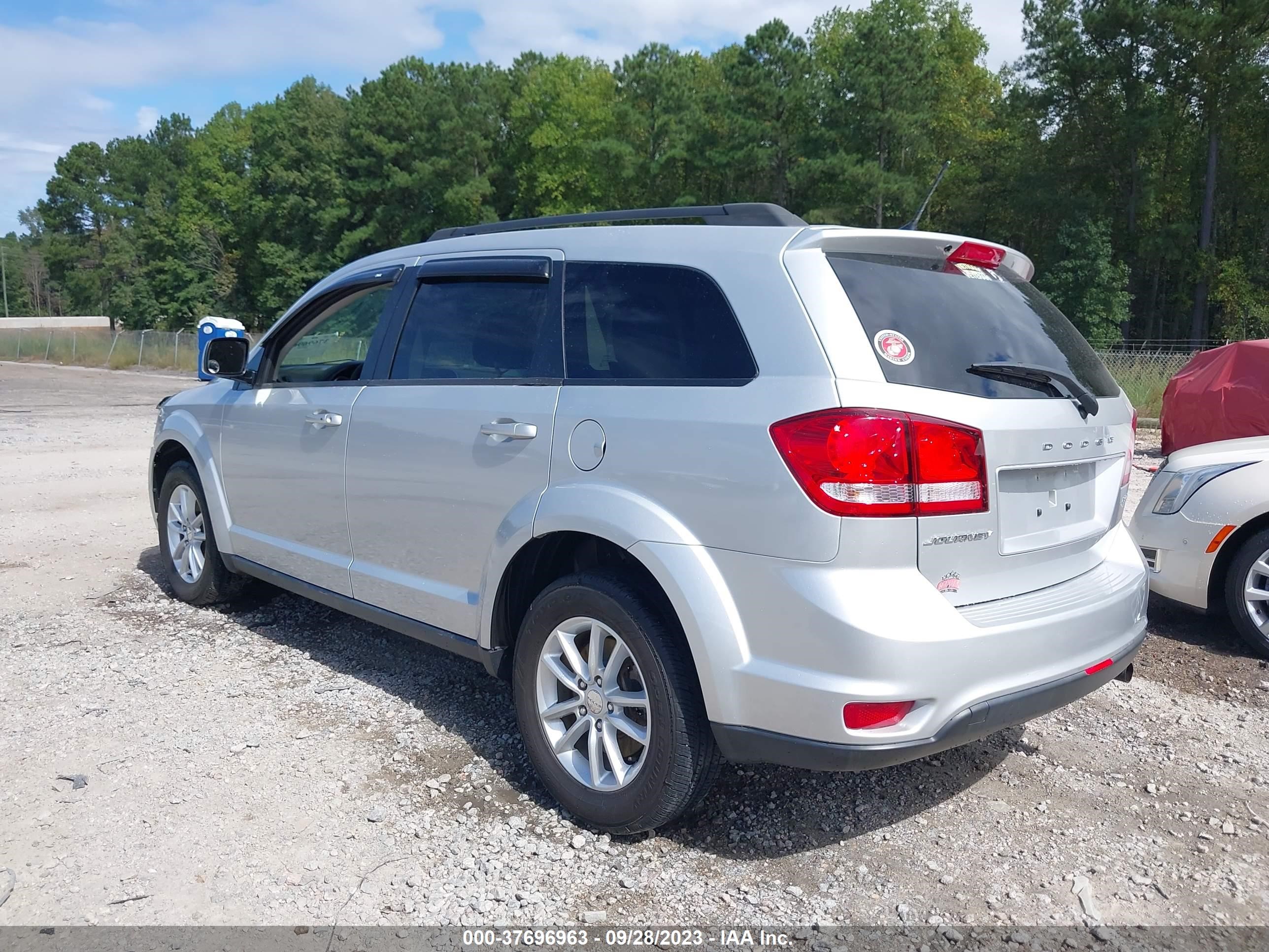 Photo 2 VIN: 3C4PDCBB8ET303511 - DODGE JOURNEY 