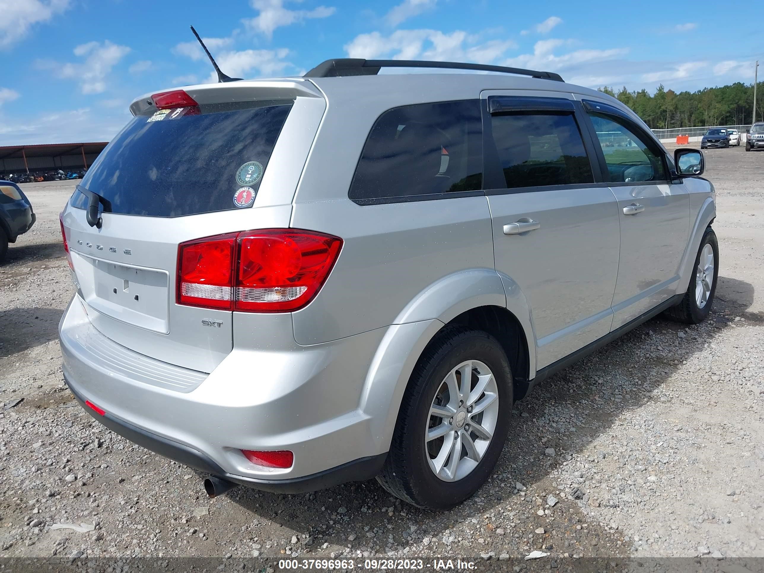 Photo 3 VIN: 3C4PDCBB8ET303511 - DODGE JOURNEY 