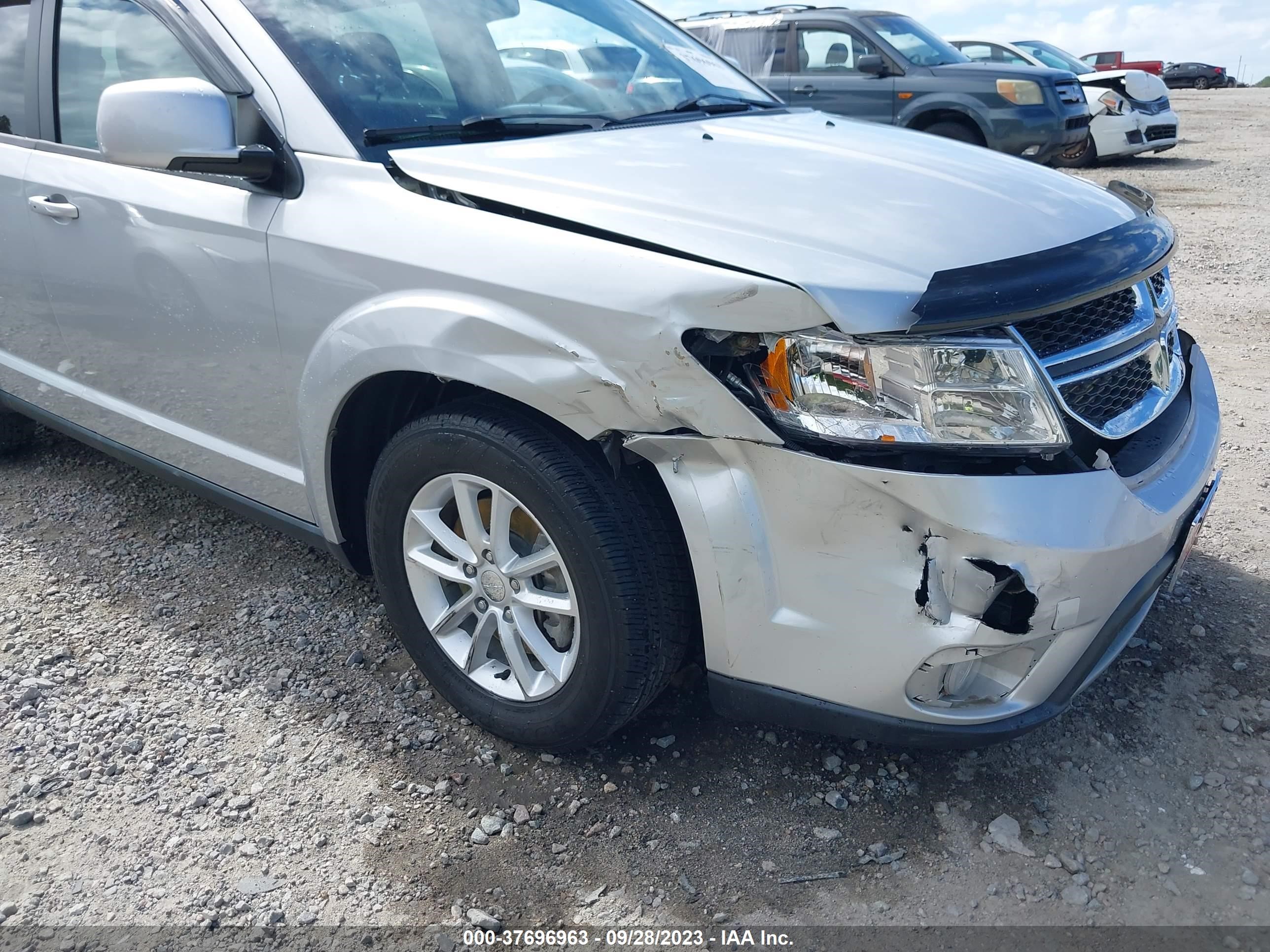 Photo 5 VIN: 3C4PDCBB8ET303511 - DODGE JOURNEY 