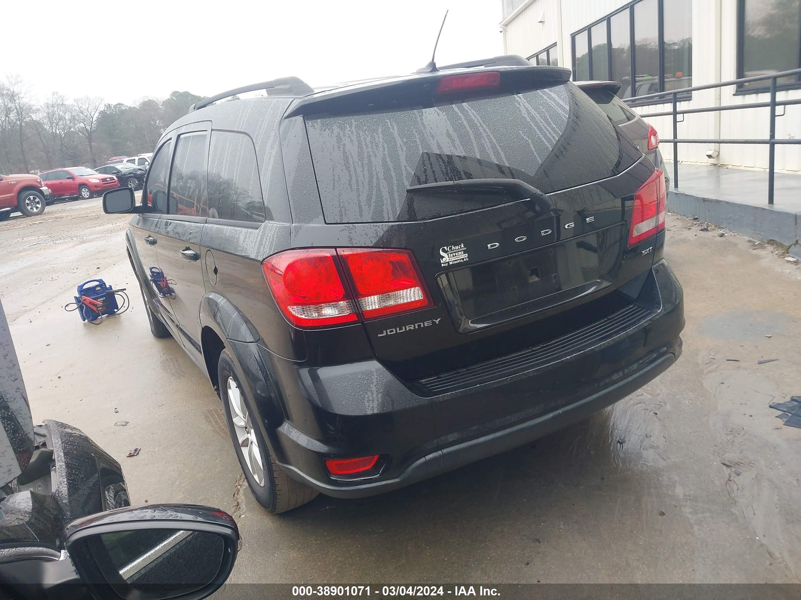 Photo 2 VIN: 3C4PDCBB9DT557114 - DODGE JOURNEY 