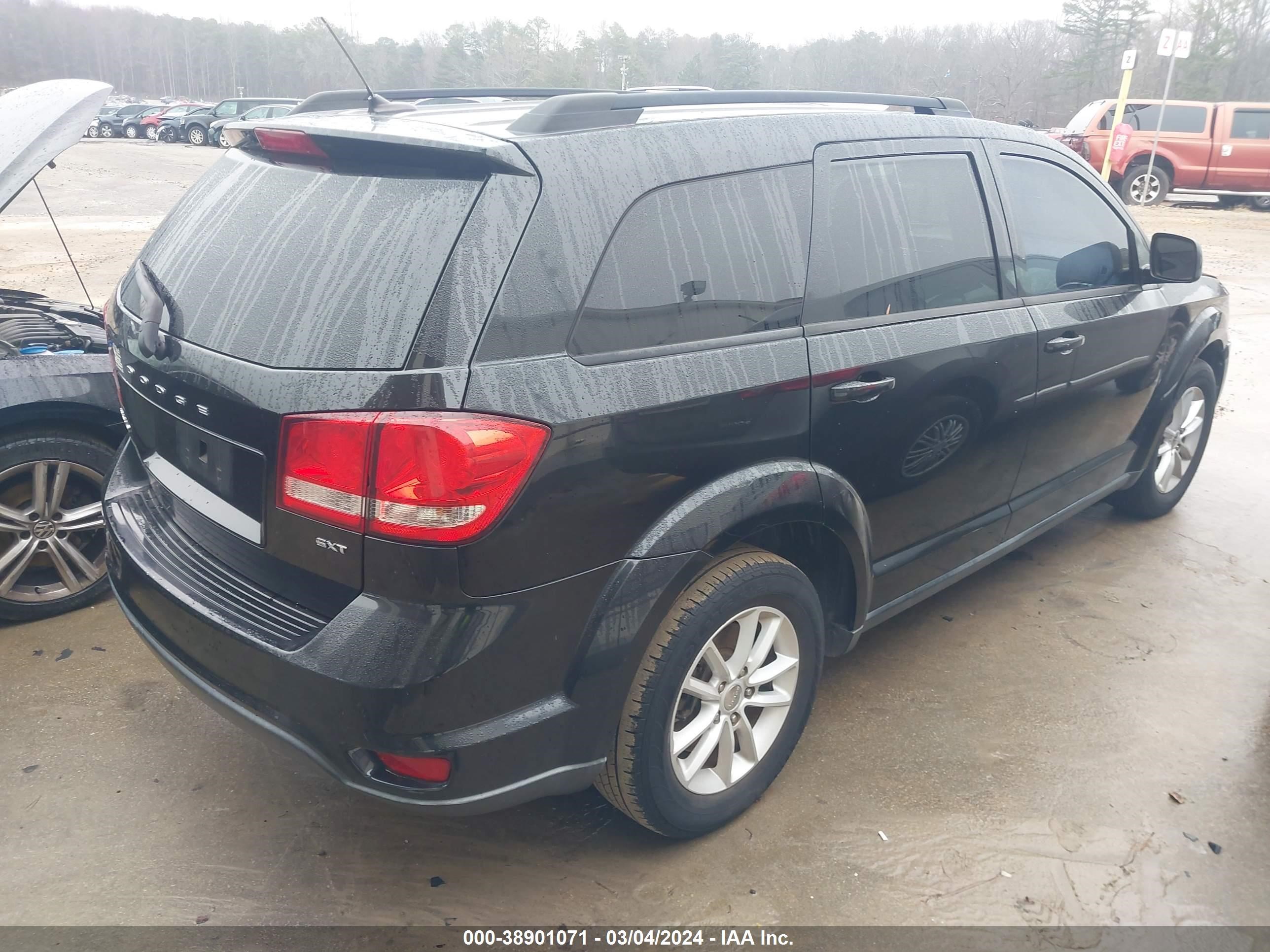 Photo 3 VIN: 3C4PDCBB9DT557114 - DODGE JOURNEY 