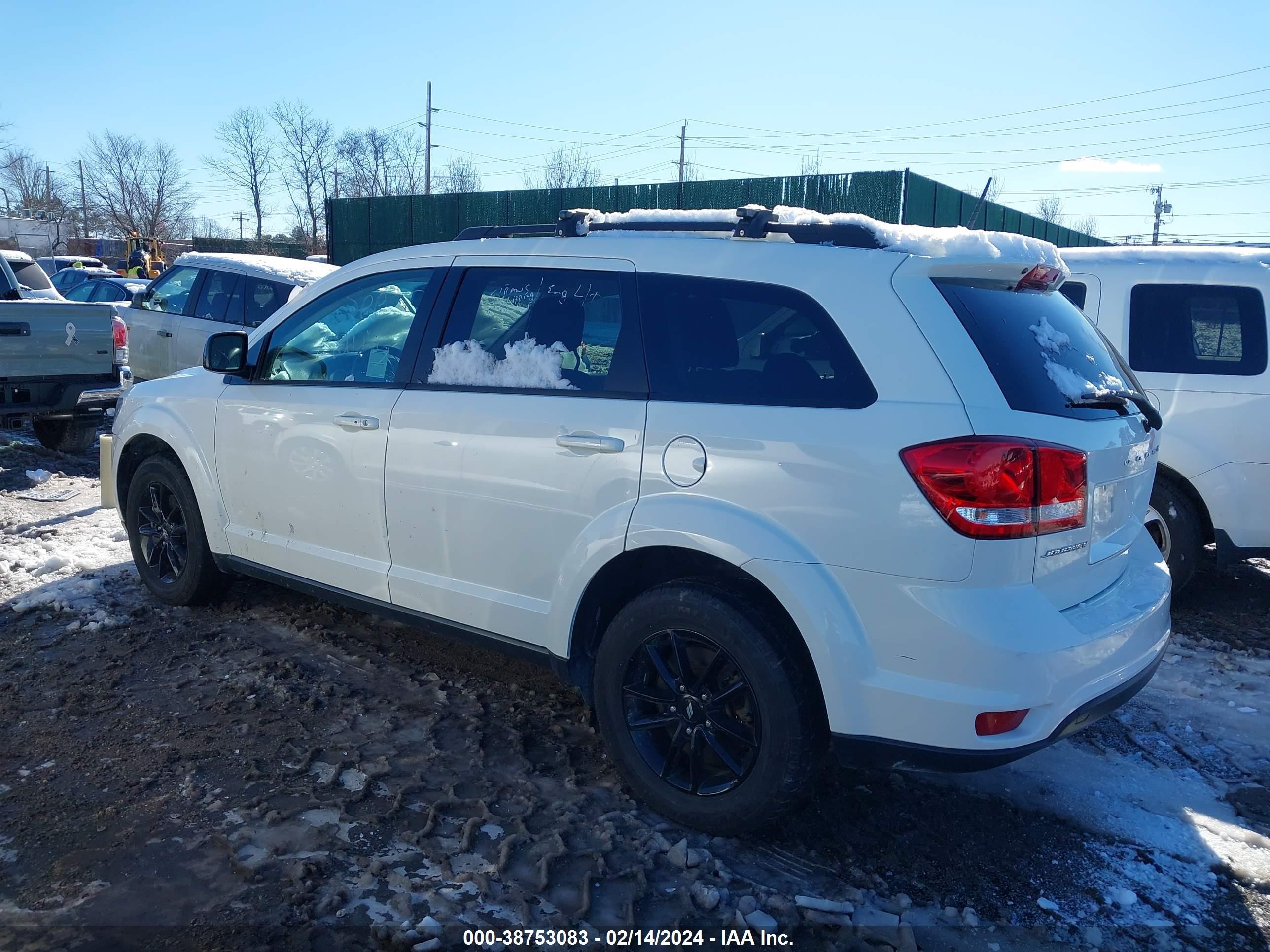 Photo 2 VIN: 3C4PDCBBXKT845799 - DODGE JOURNEY 