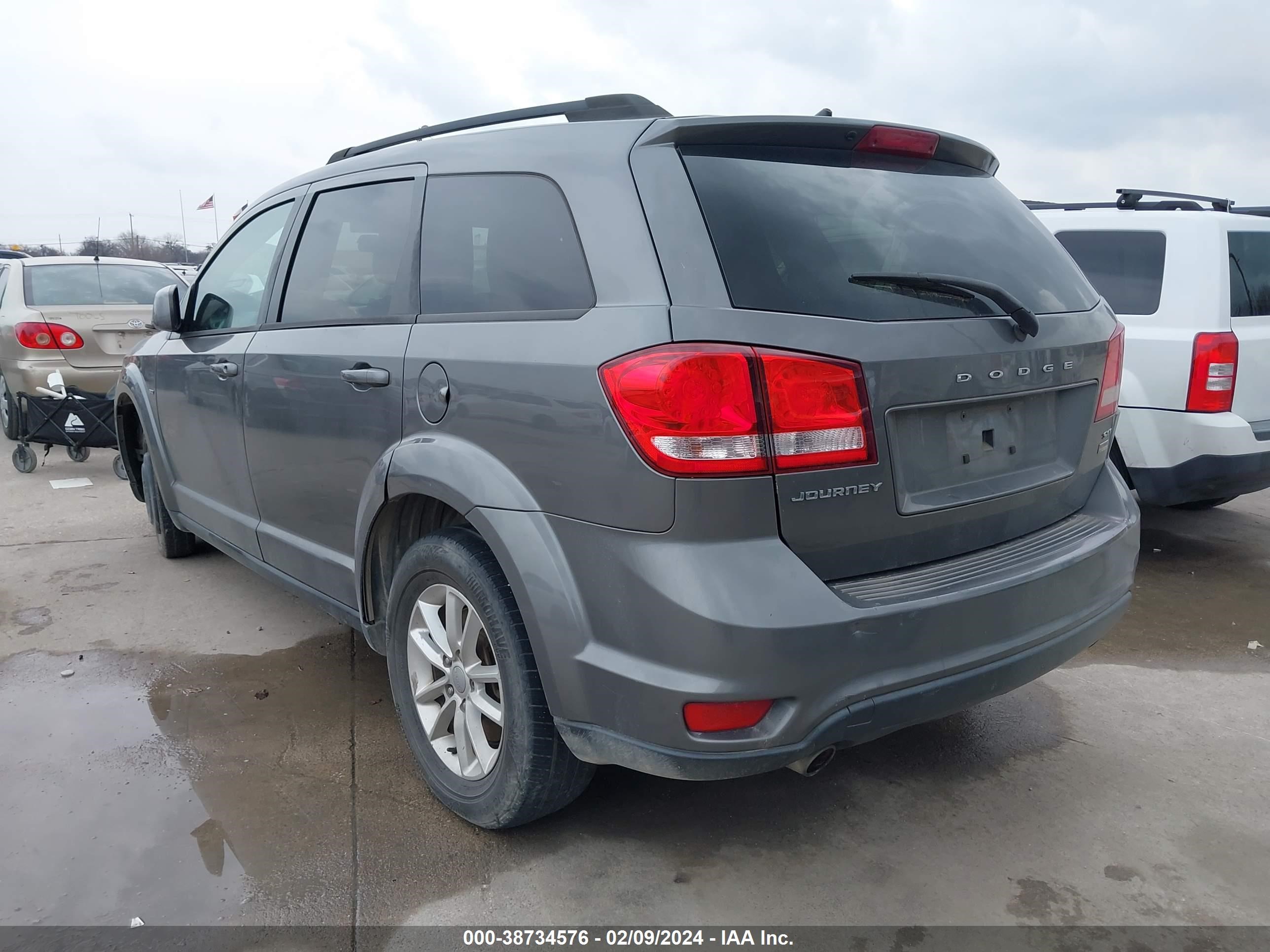 Photo 2 VIN: 3C4PDCBG2DT547097 - DODGE JOURNEY 