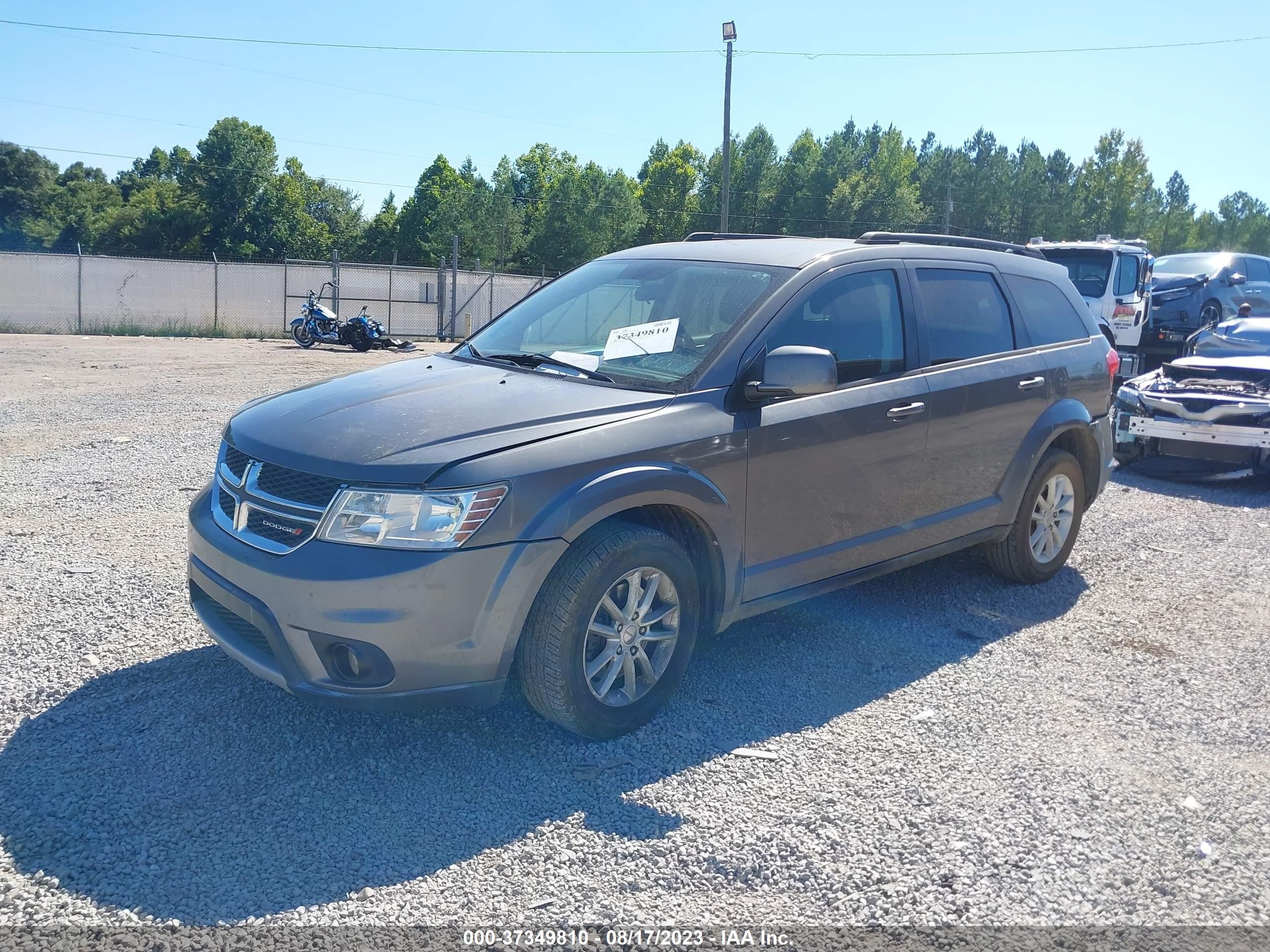 Photo 1 VIN: 3C4PDCBG4DT630143 - DODGE JOURNEY 