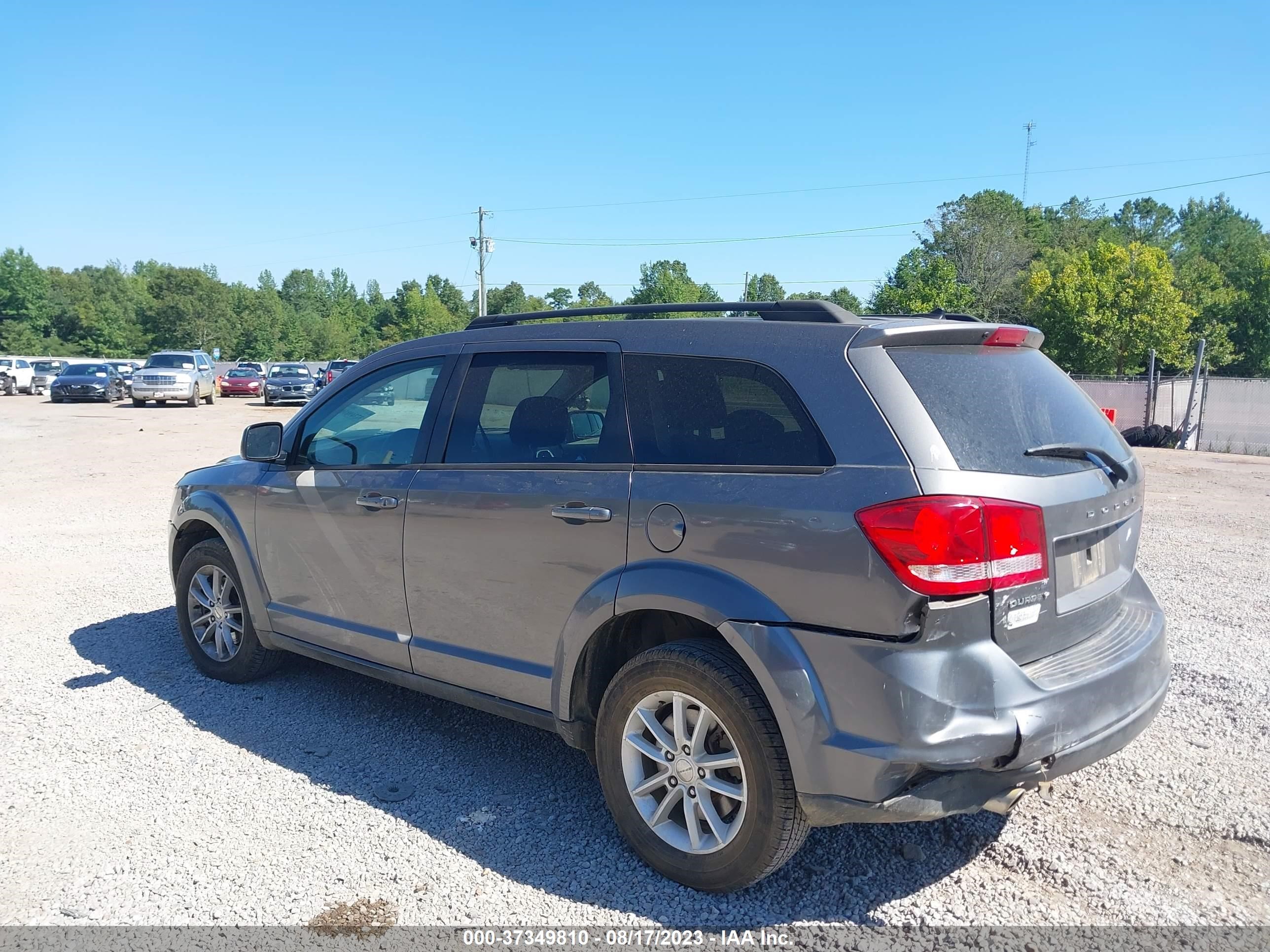 Photo 2 VIN: 3C4PDCBG4DT630143 - DODGE JOURNEY 