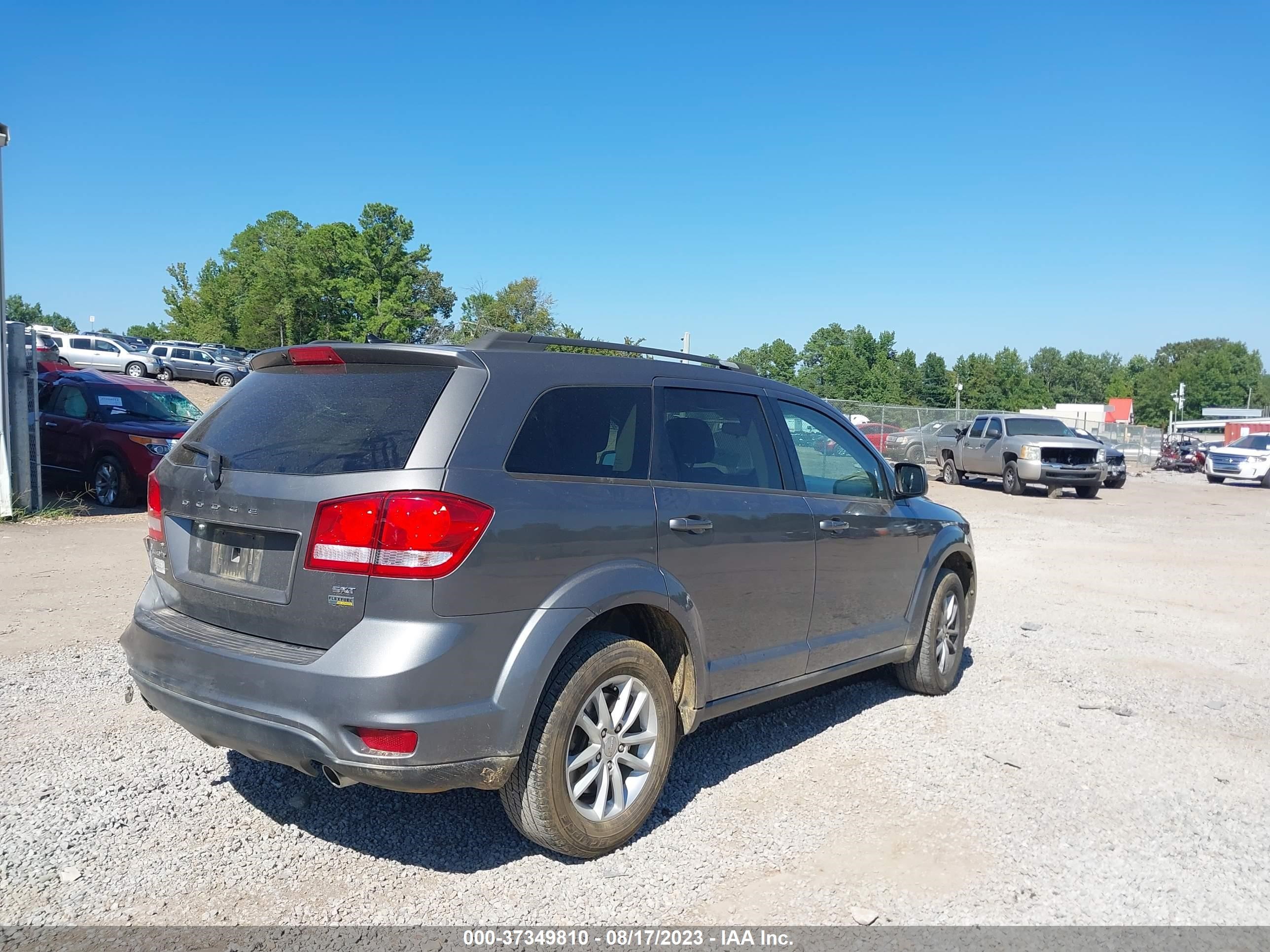 Photo 3 VIN: 3C4PDCBG4DT630143 - DODGE JOURNEY 