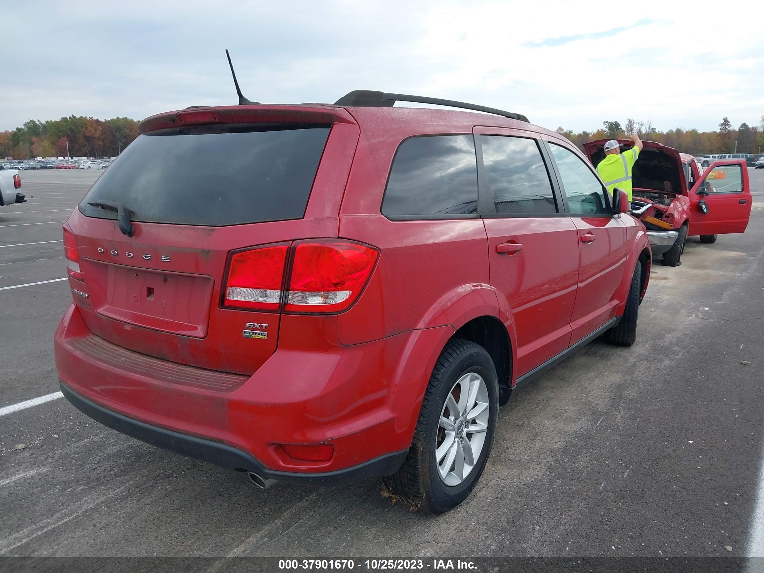 Photo 3 VIN: 3C4PDCBG4FT673514 - DODGE JOURNEY 