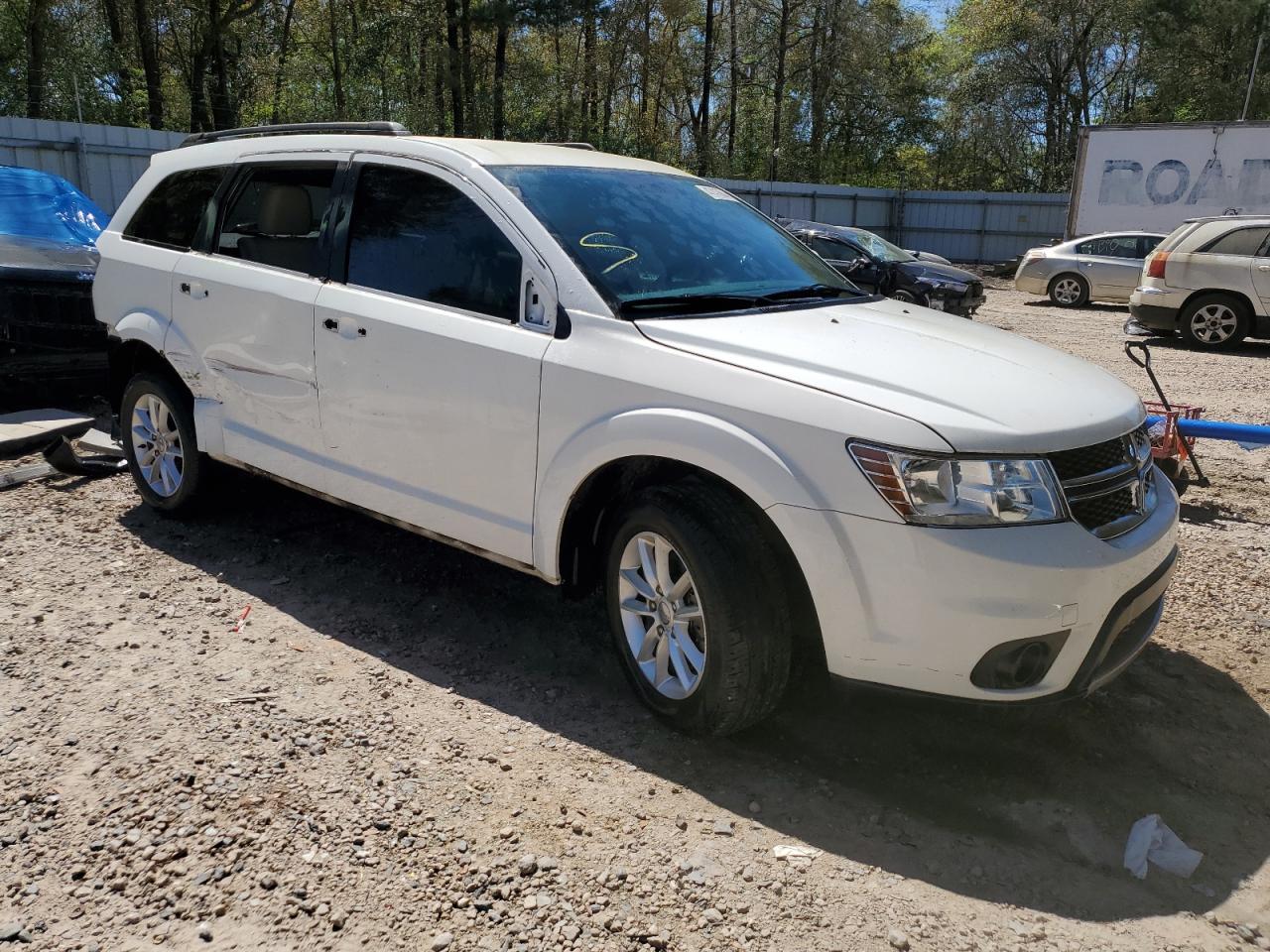 Photo 3 VIN: 3C4PDCBG4FT727166 - DODGE JOURNEY 