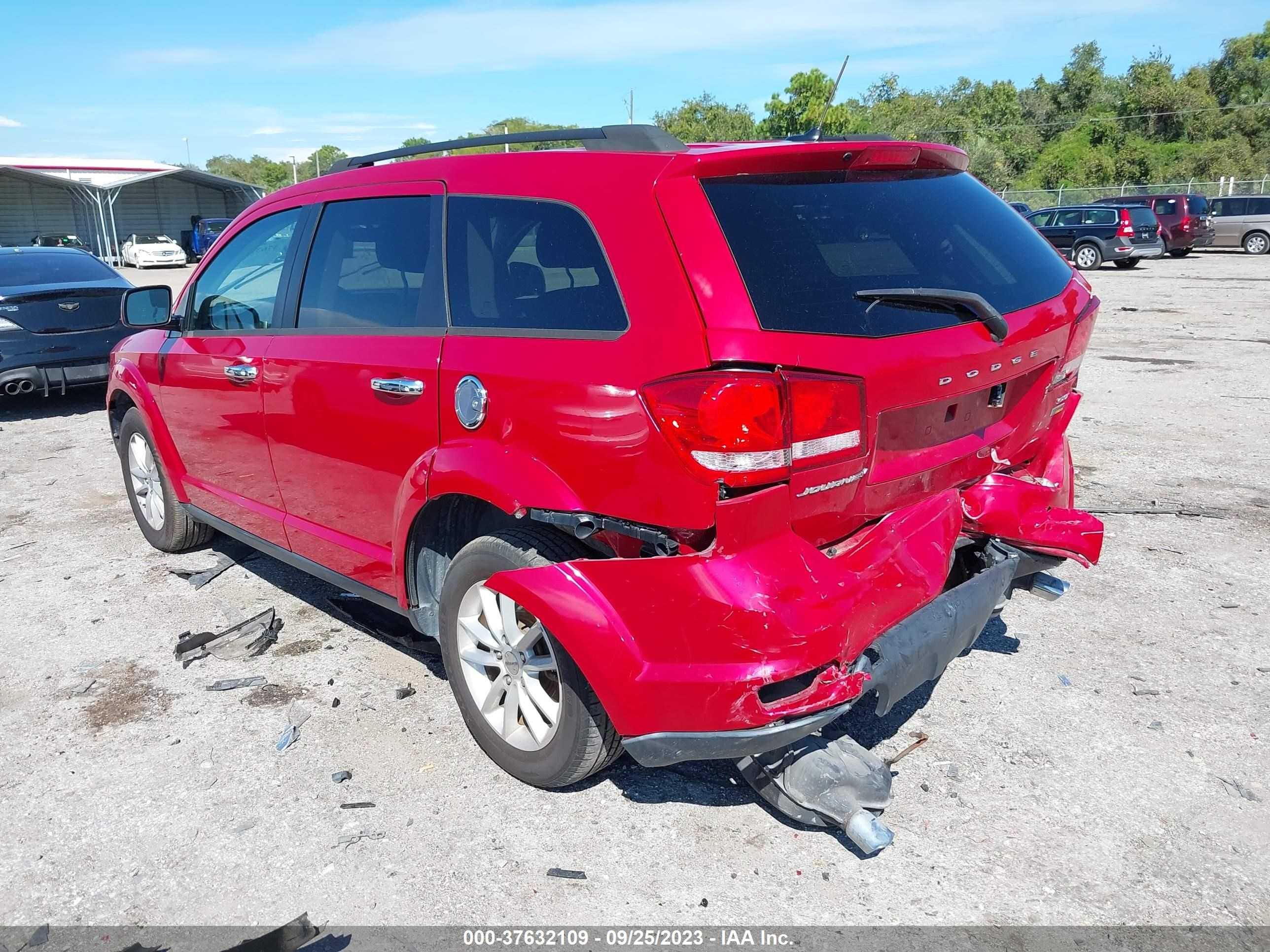 Photo 2 VIN: 3C4PDCBG4HT518299 - DODGE JOURNEY 