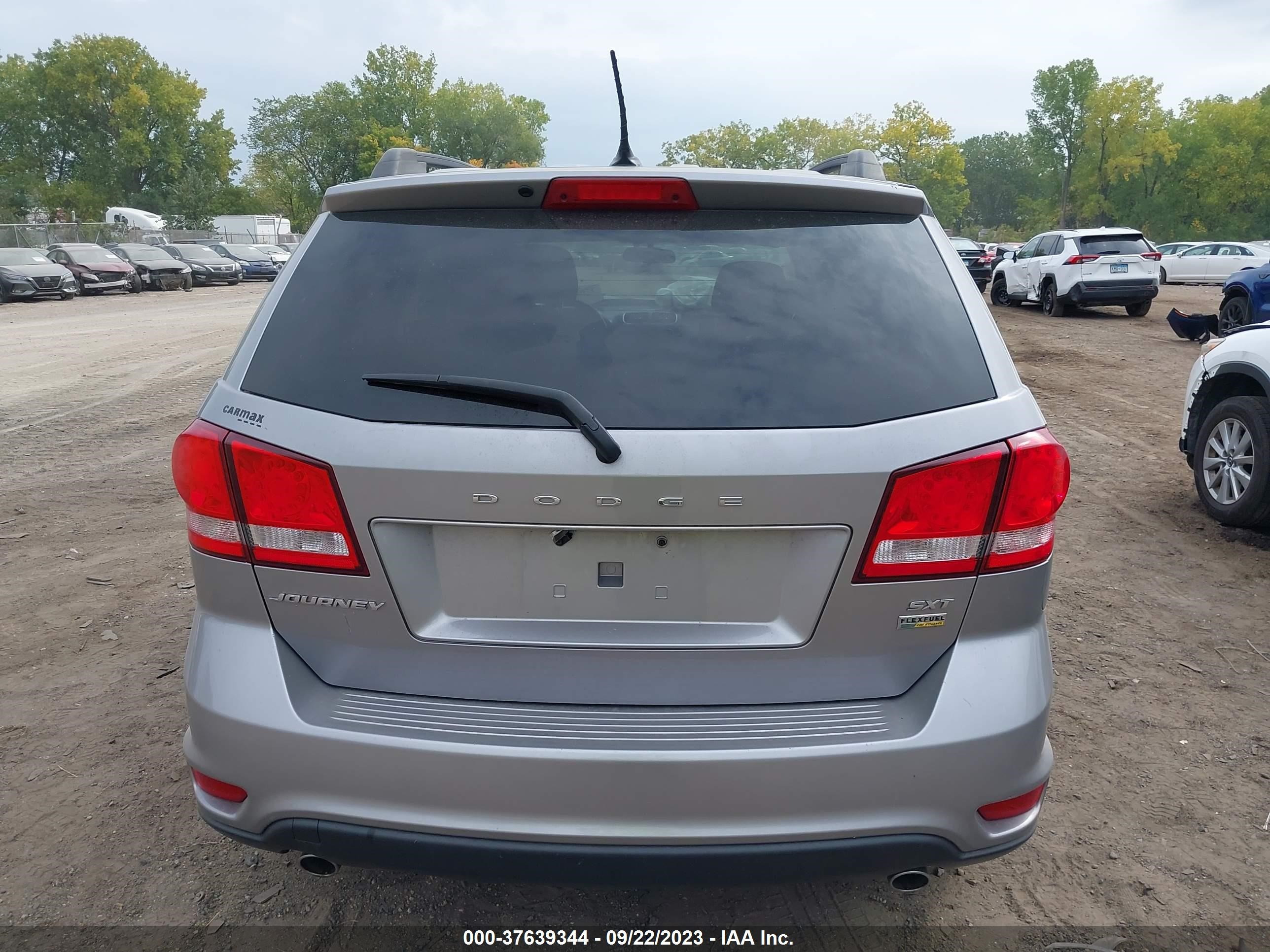 Photo 15 VIN: 3C4PDCBG6FT604954 - DODGE JOURNEY 