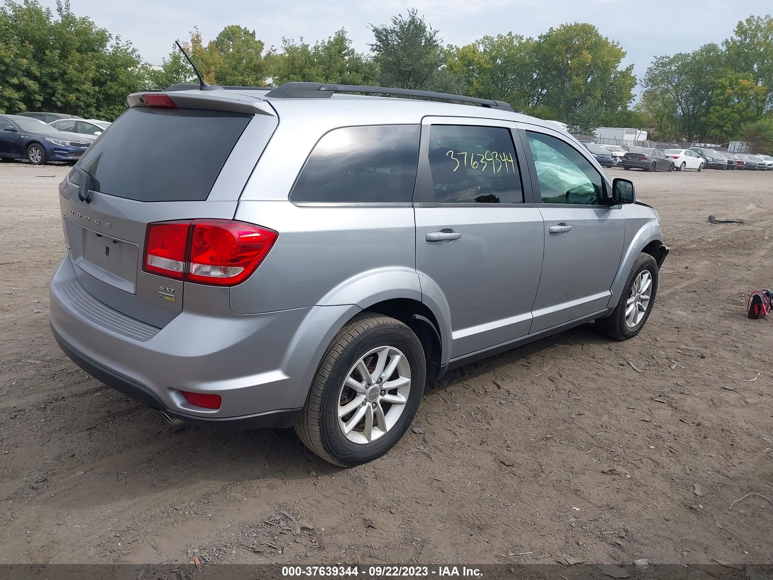 Photo 3 VIN: 3C4PDCBG6FT604954 - DODGE JOURNEY 