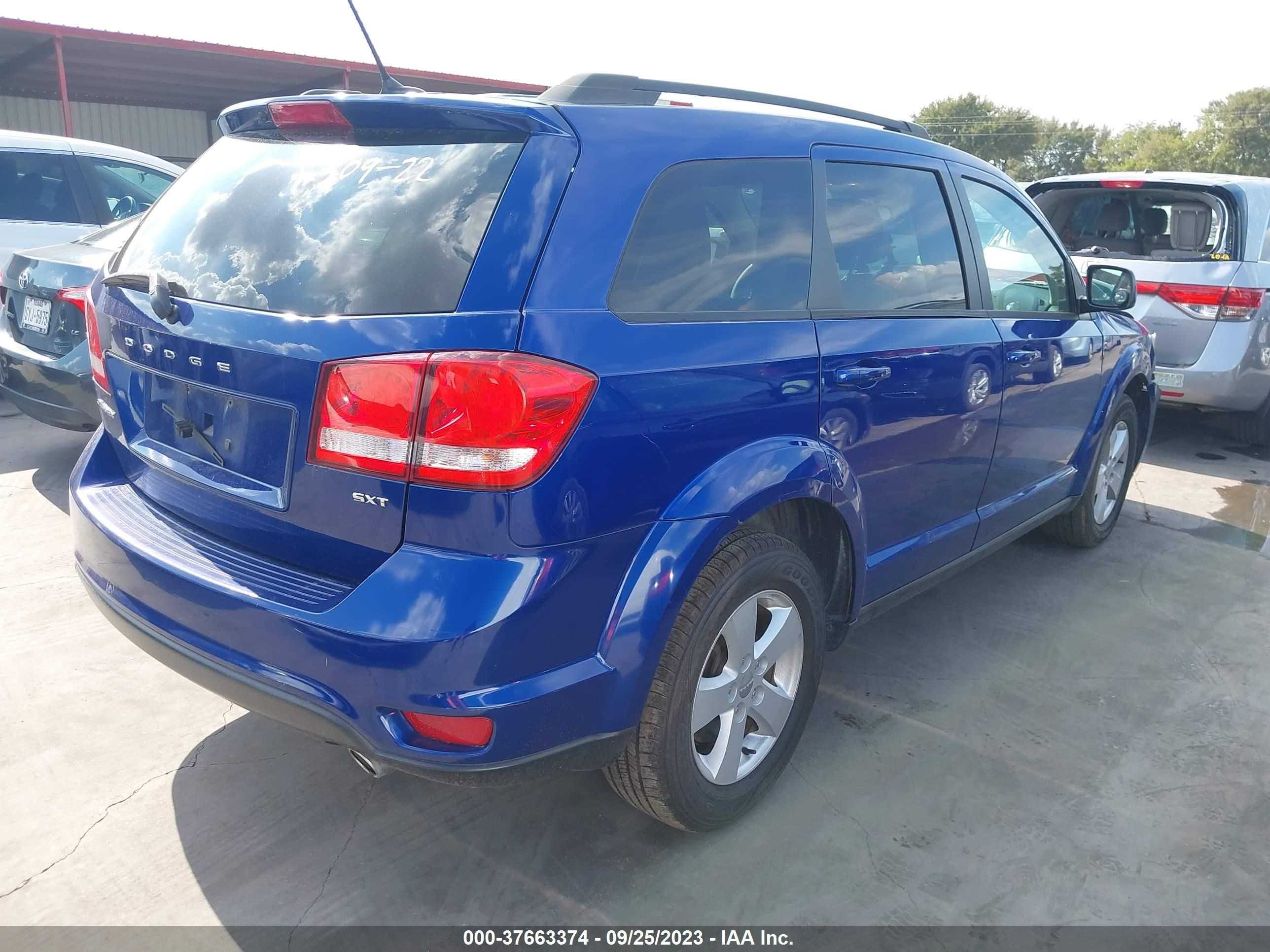 Photo 3 VIN: 3C4PDCBG7CT395008 - DODGE JOURNEY 