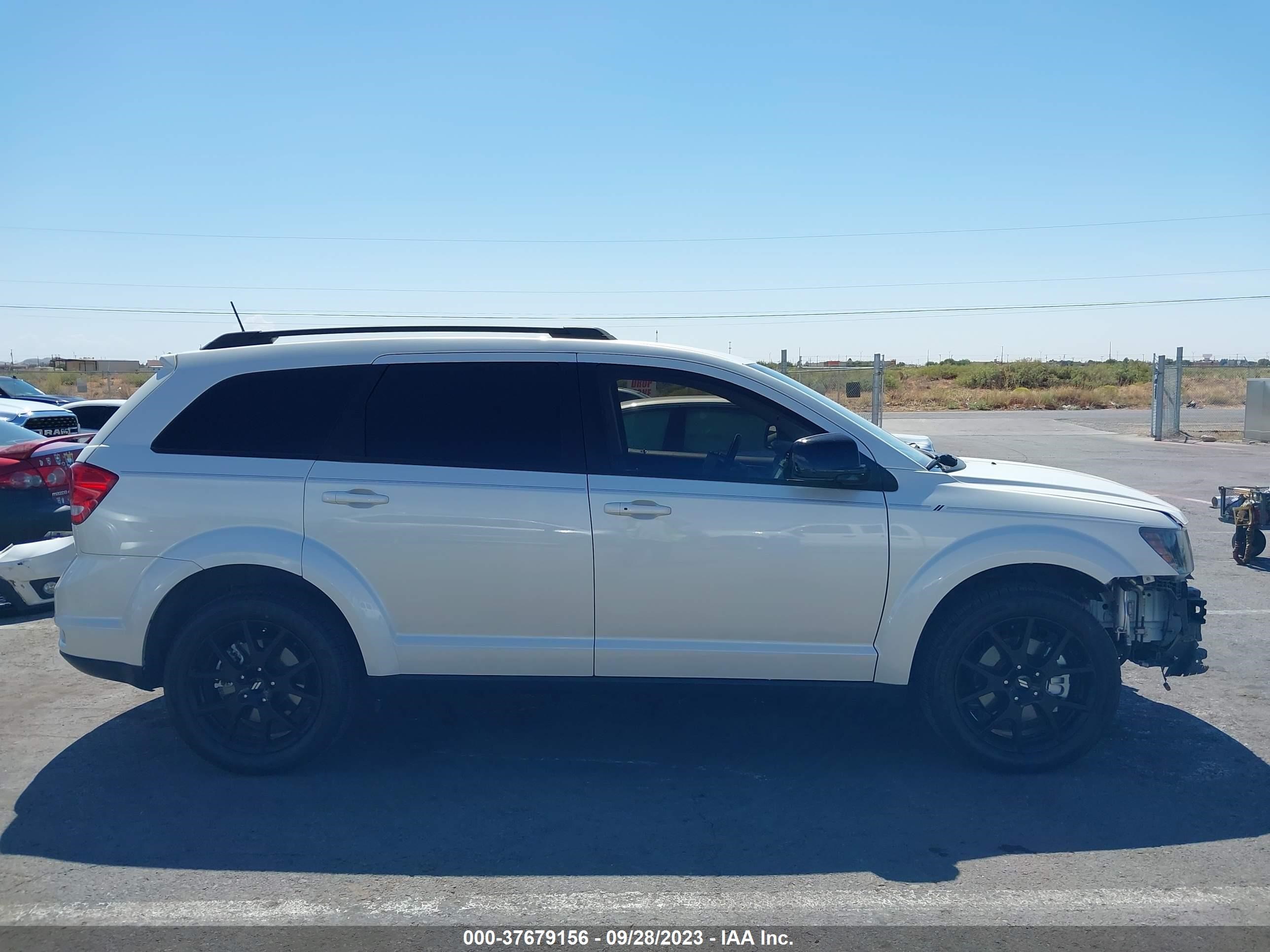 Photo 12 VIN: 3C4PDCBG7KT810374 - DODGE JOURNEY 