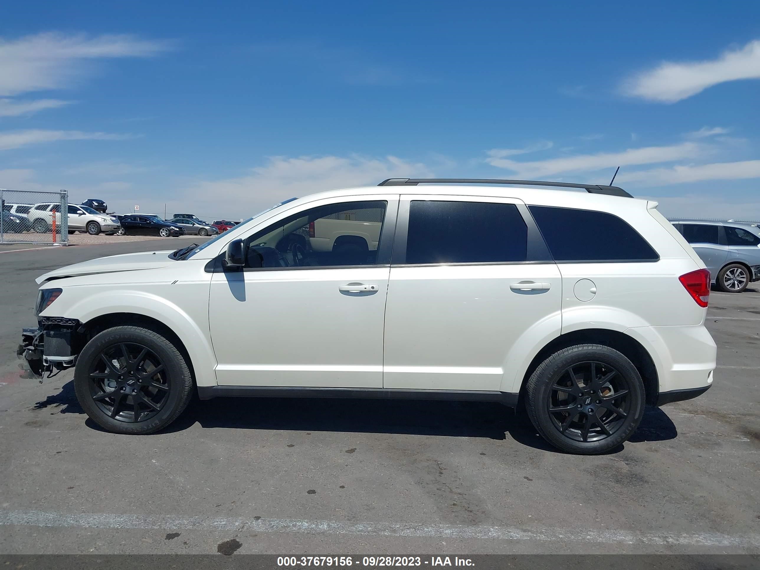 Photo 13 VIN: 3C4PDCBG7KT810374 - DODGE JOURNEY 