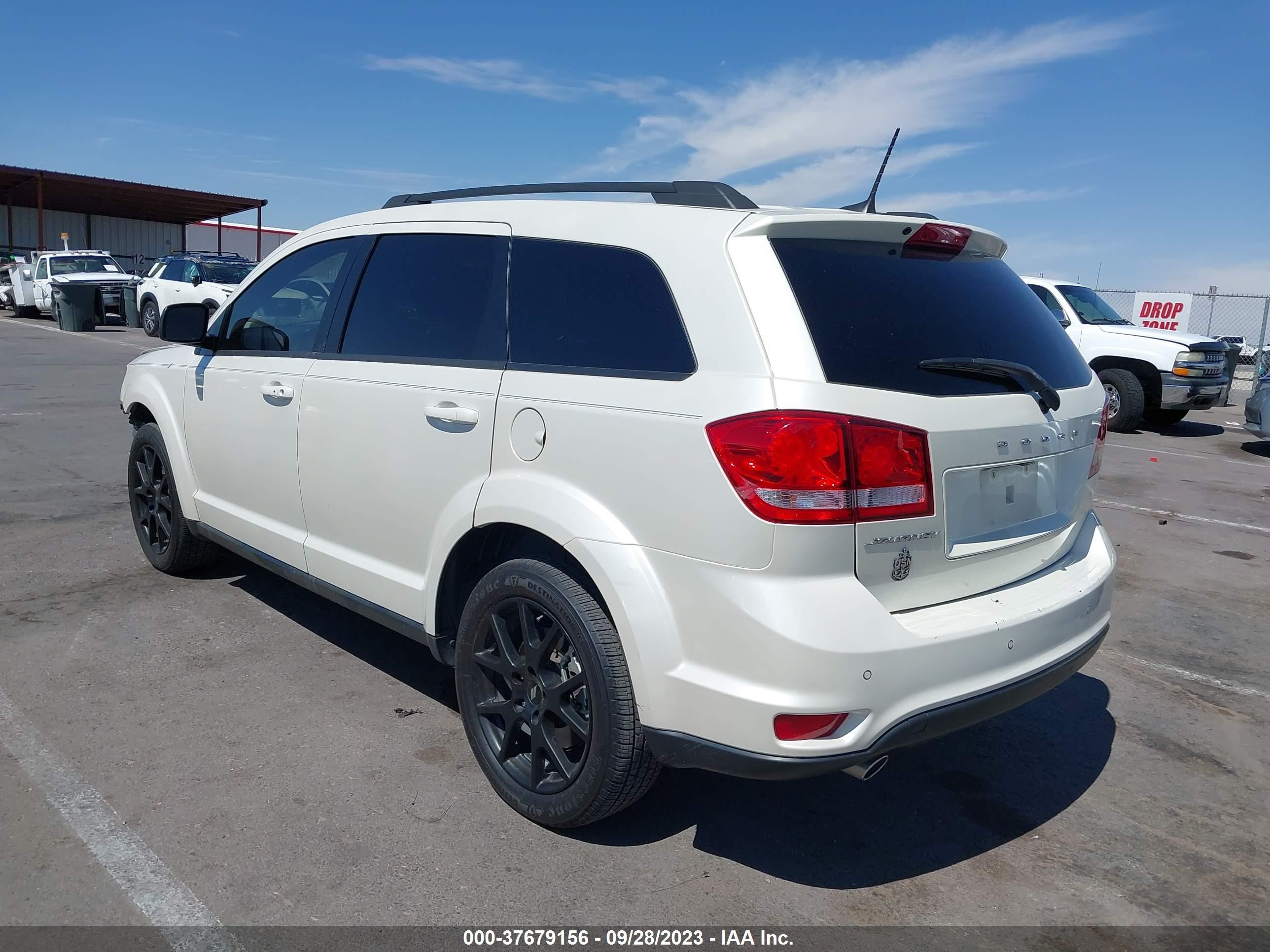 Photo 2 VIN: 3C4PDCBG7KT810374 - DODGE JOURNEY 