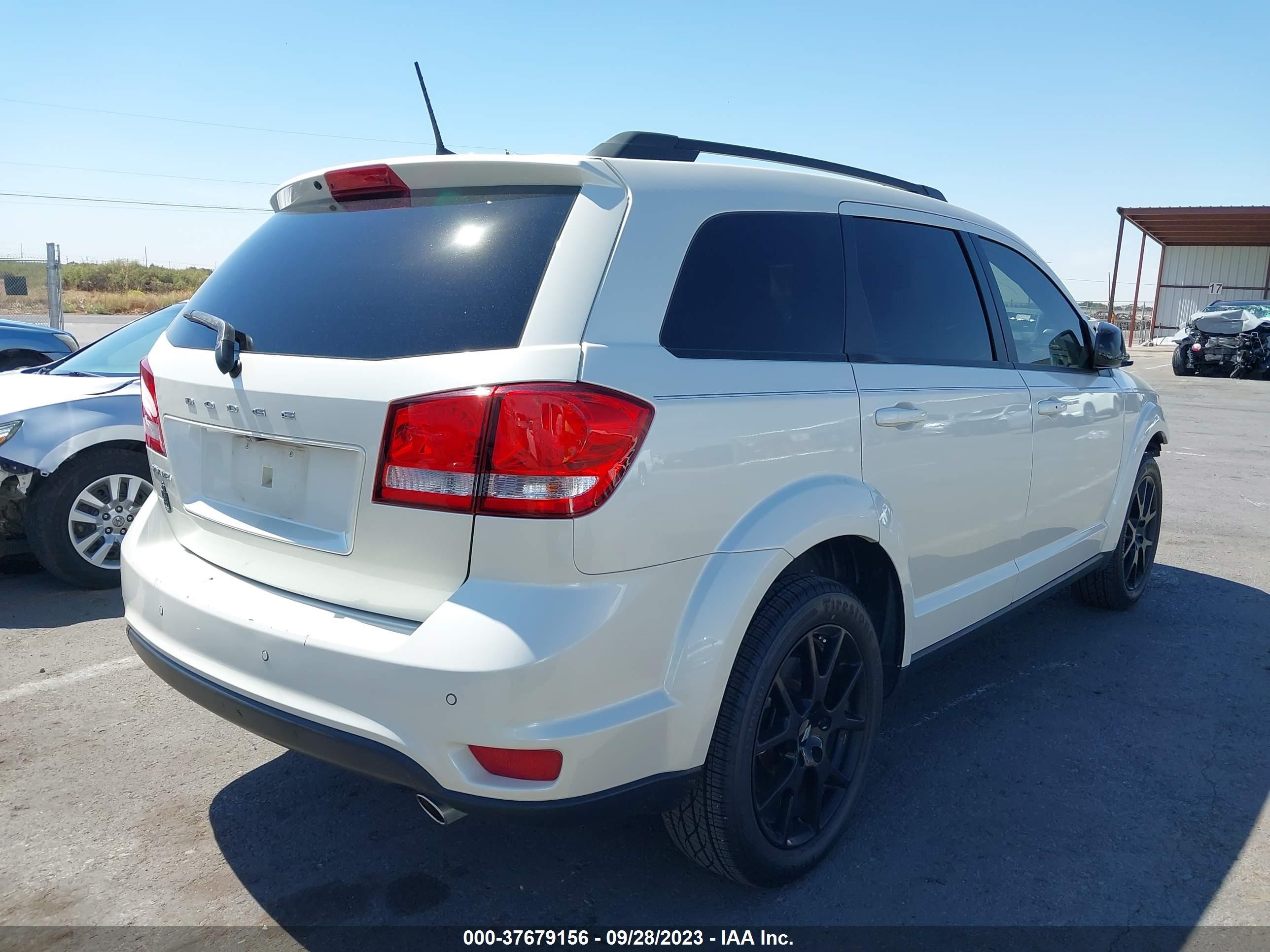 Photo 3 VIN: 3C4PDCBG7KT810374 - DODGE JOURNEY 