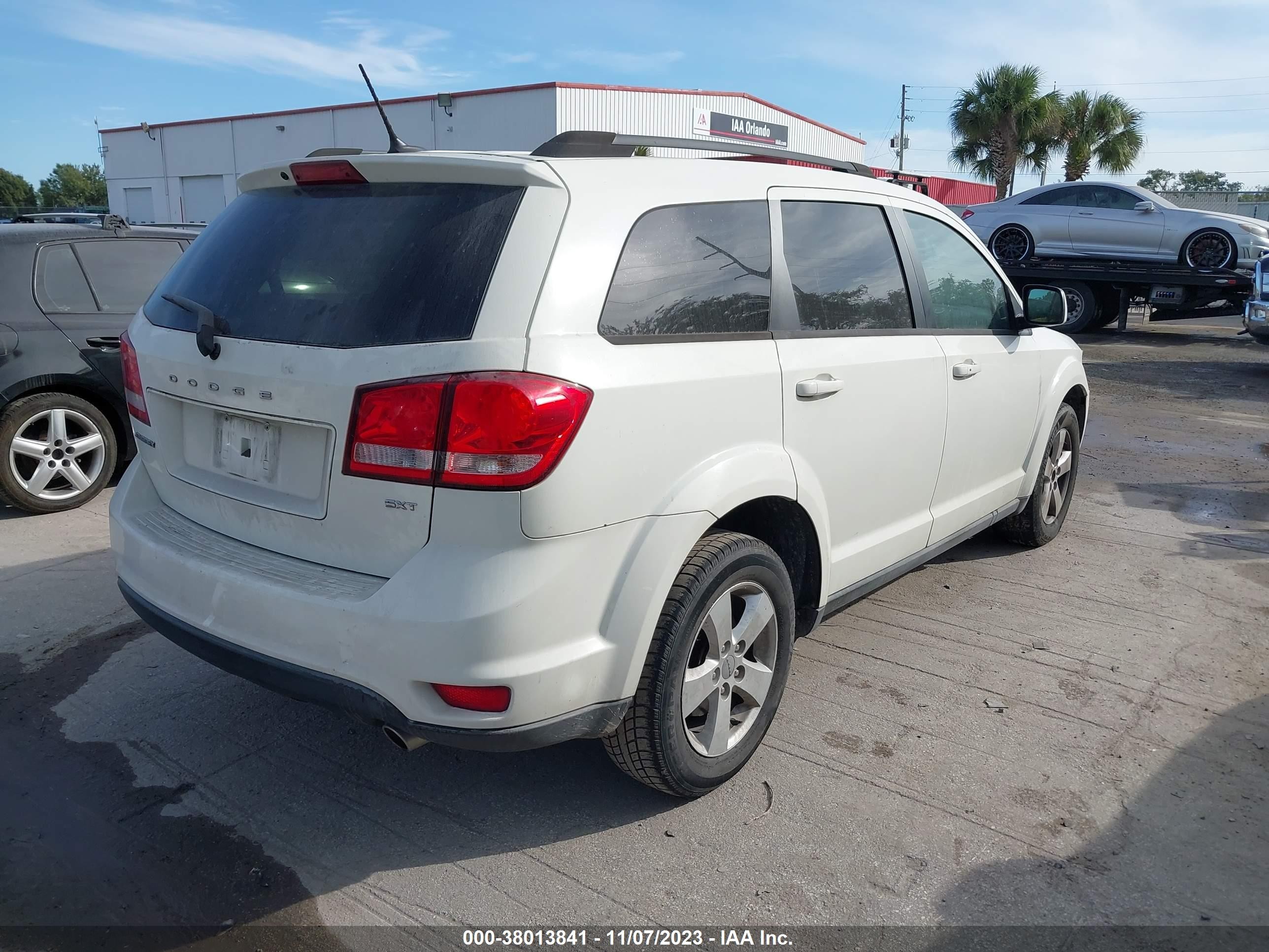 Photo 3 VIN: 3C4PDCBG8CT199269 - DODGE JOURNEY 