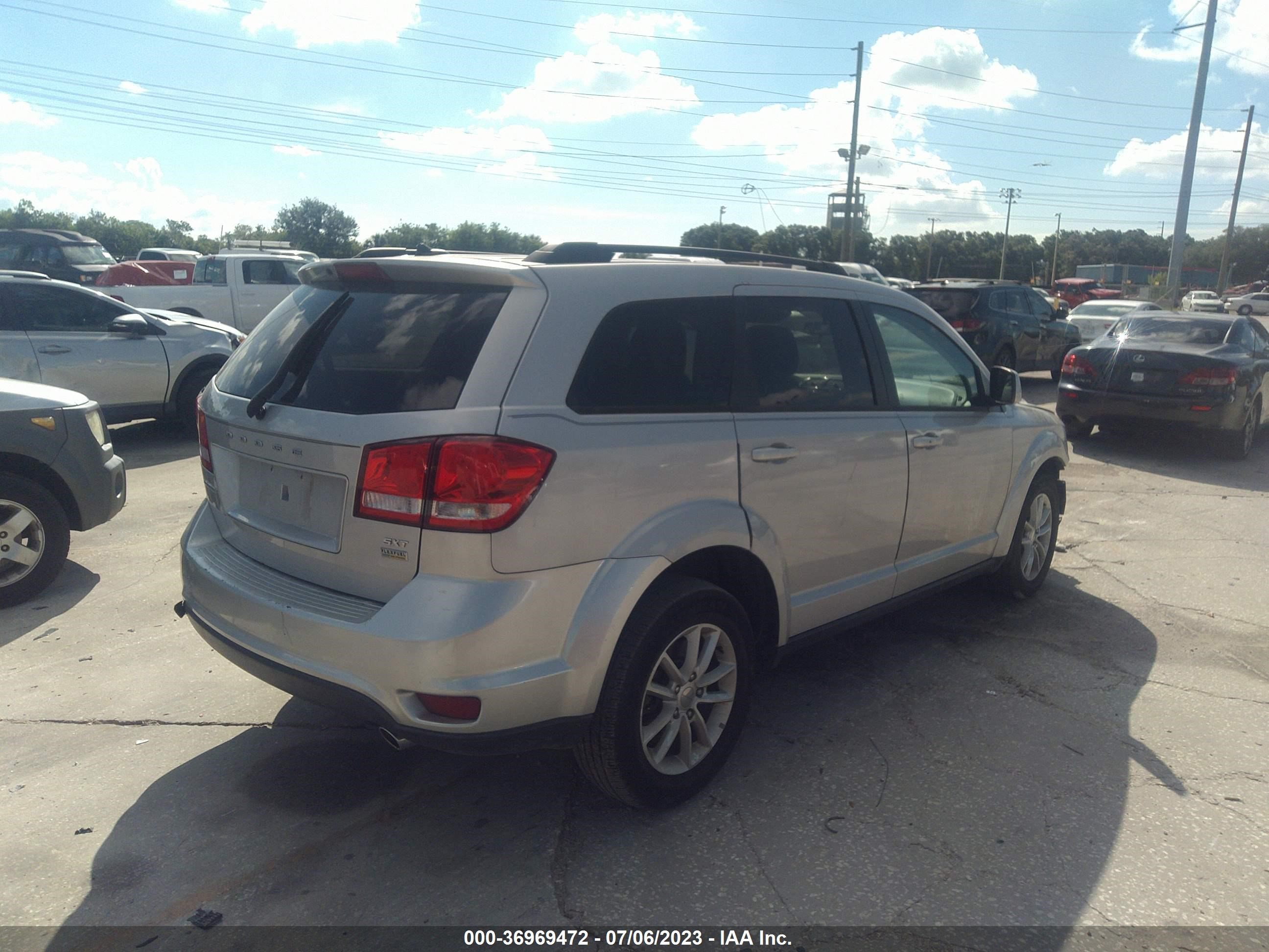 Photo 3 VIN: 3C4PDCBG8ET191756 - DODGE JOURNEY 