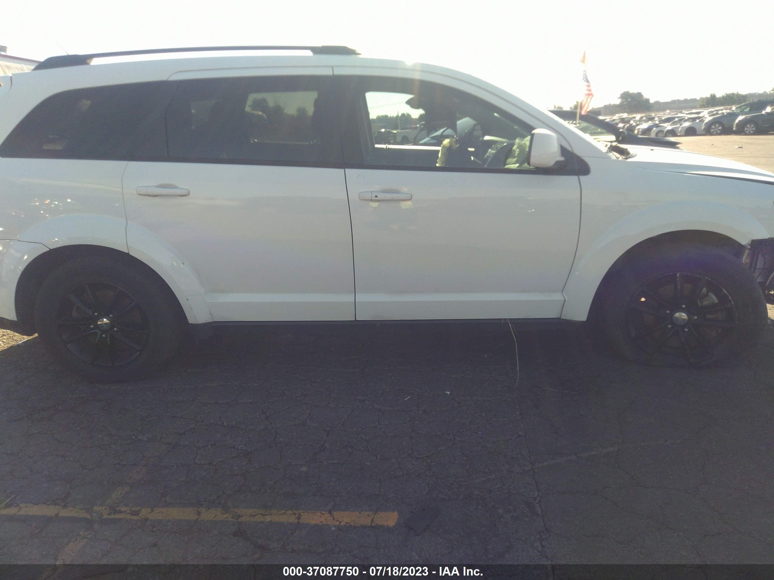 Photo 12 VIN: 3C4PDCBG9FT660211 - DODGE JOURNEY 