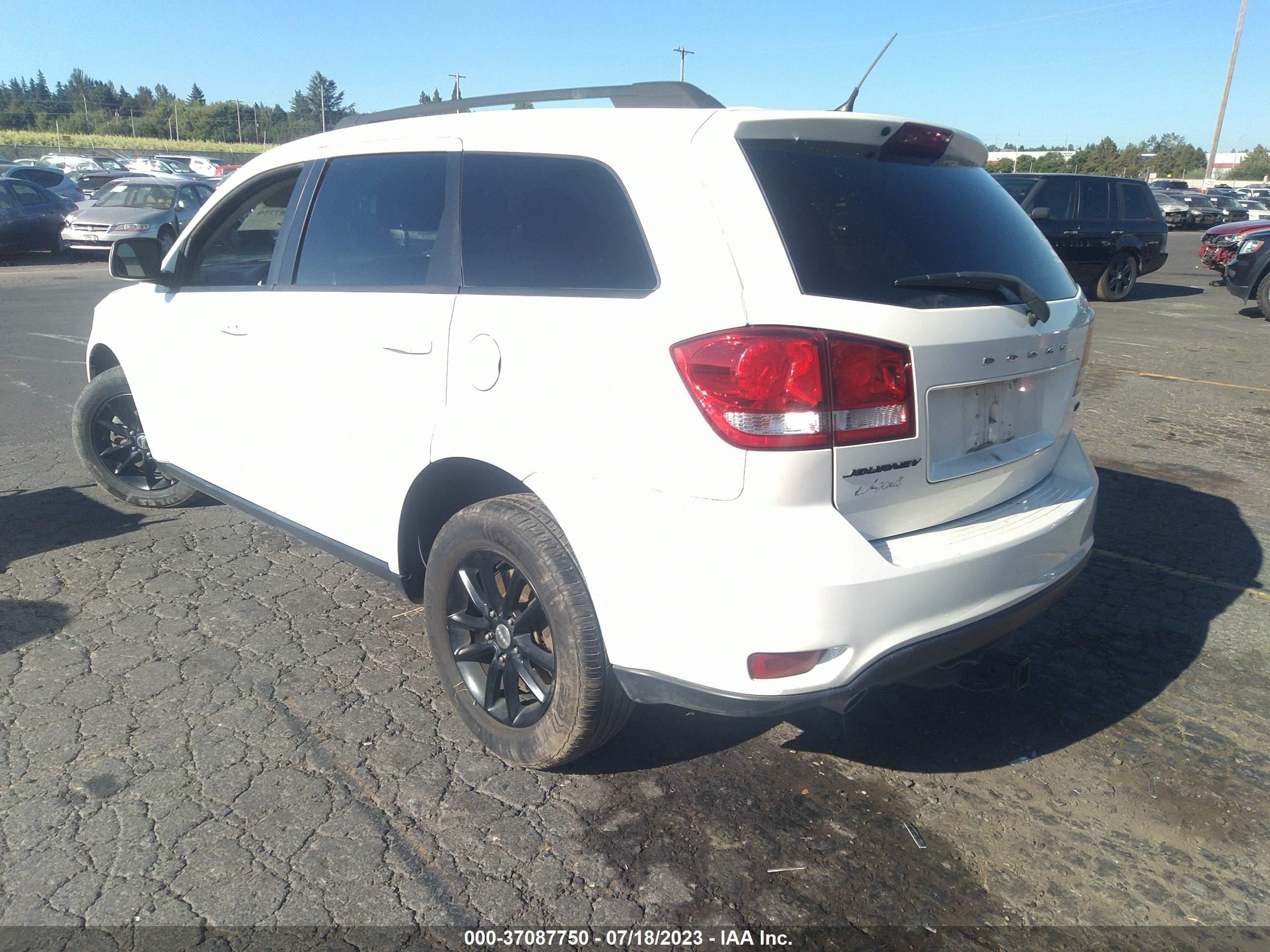 Photo 2 VIN: 3C4PDCBG9FT660211 - DODGE JOURNEY 