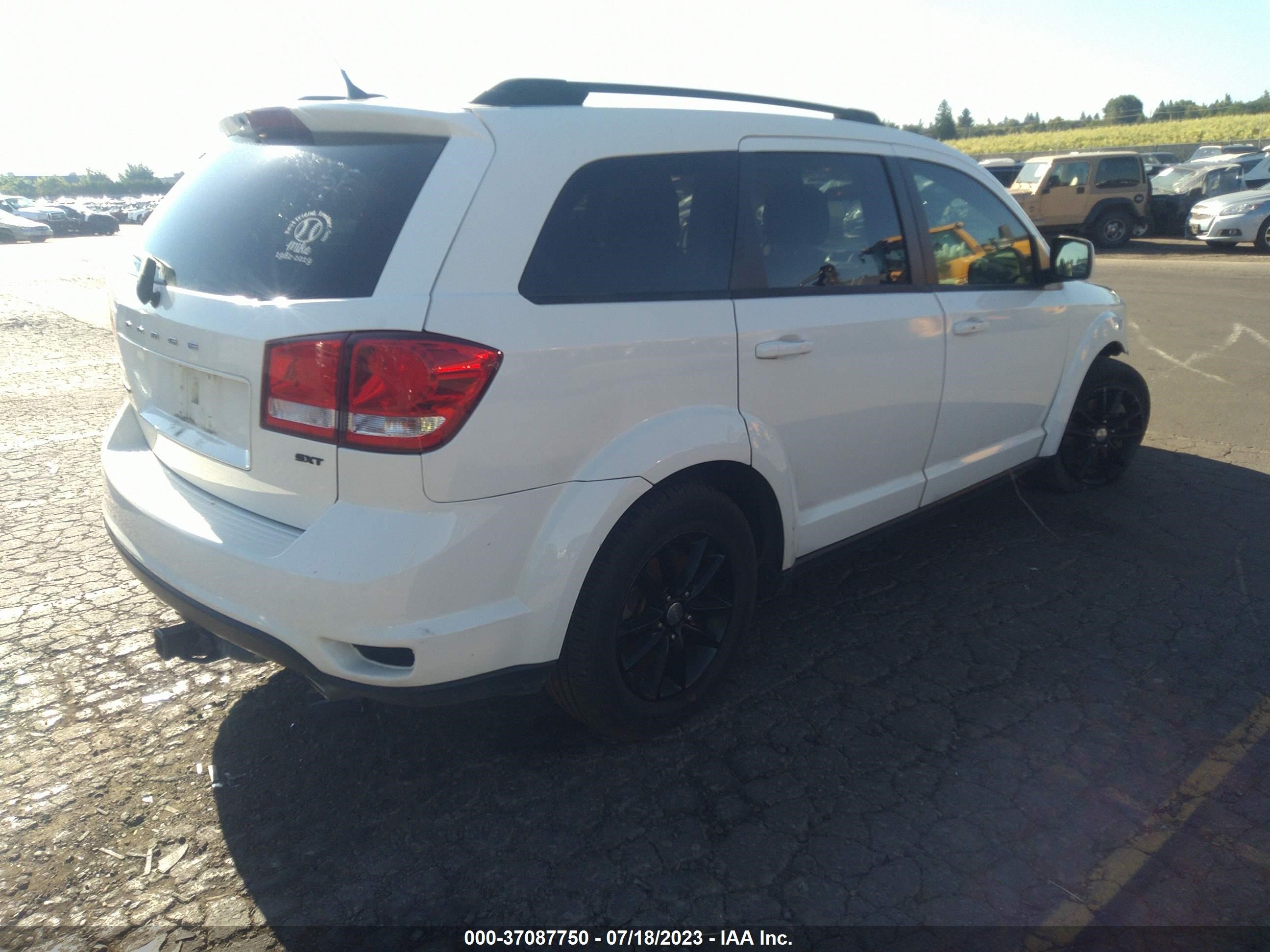 Photo 3 VIN: 3C4PDCBG9FT660211 - DODGE JOURNEY 