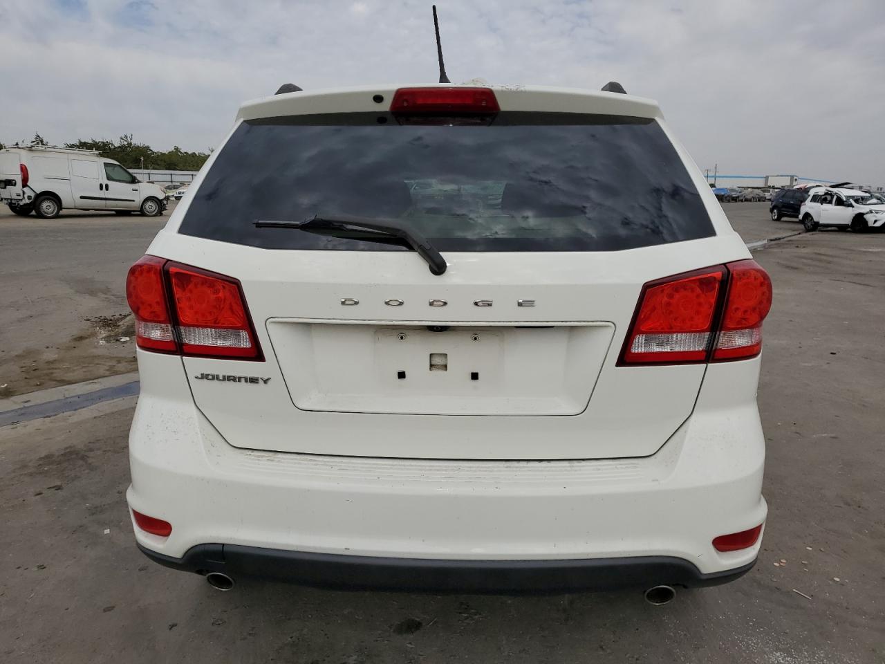 Photo 5 VIN: 3C4PDCBGXDT681629 - DODGE JOURNEY 