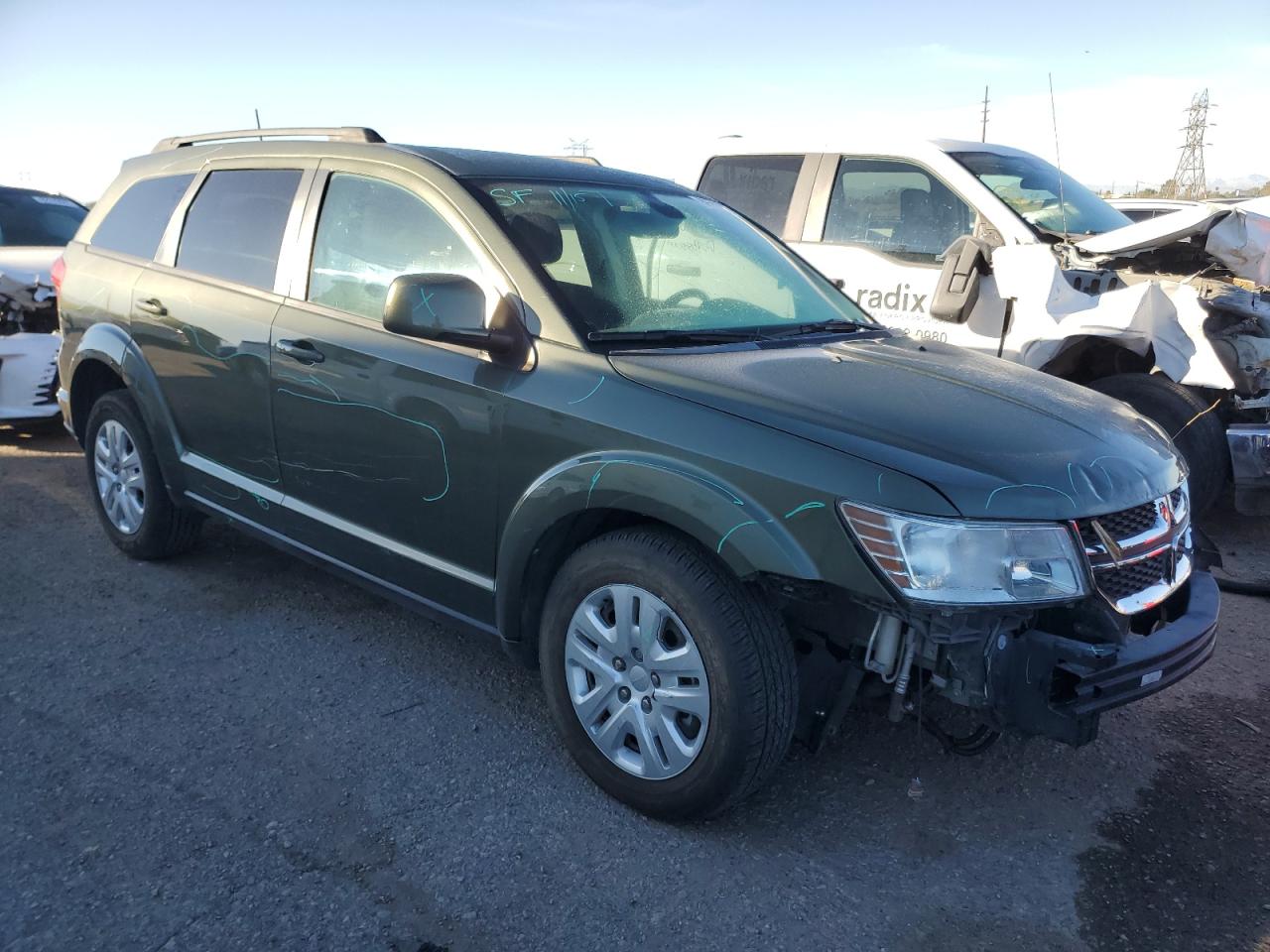 Photo 3 VIN: 3C4PDCBGXJT529944 - DODGE JOURNEY 