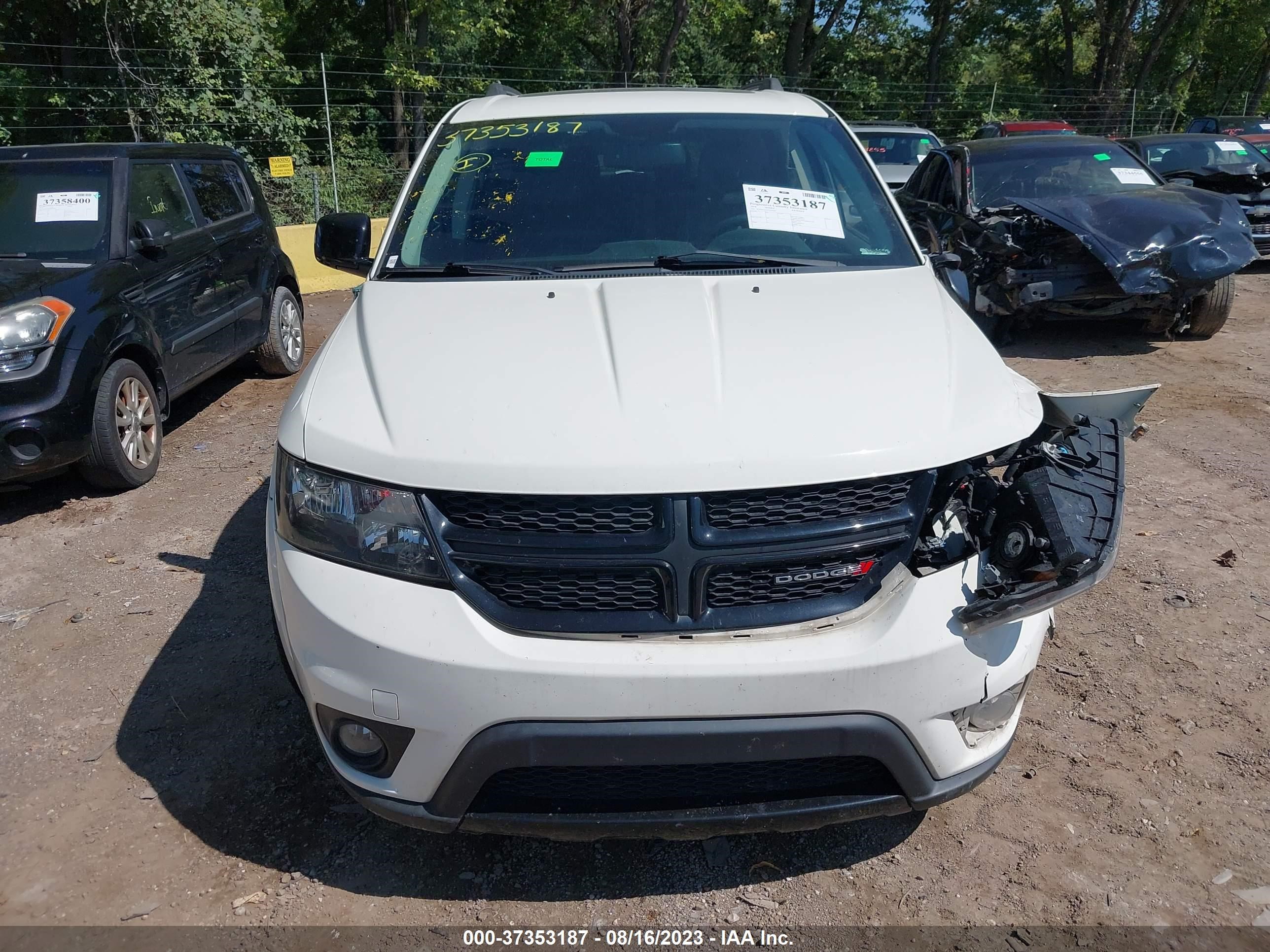 Photo 11 VIN: 3C4PDCEG5JT219163 - DODGE JOURNEY 